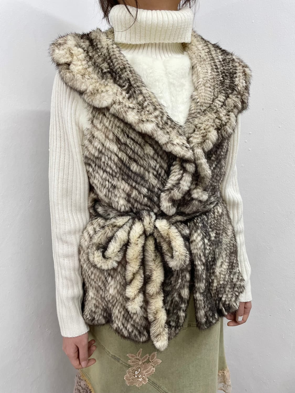 화이트페어리 밍크 프릴 베스트 상품이미지2