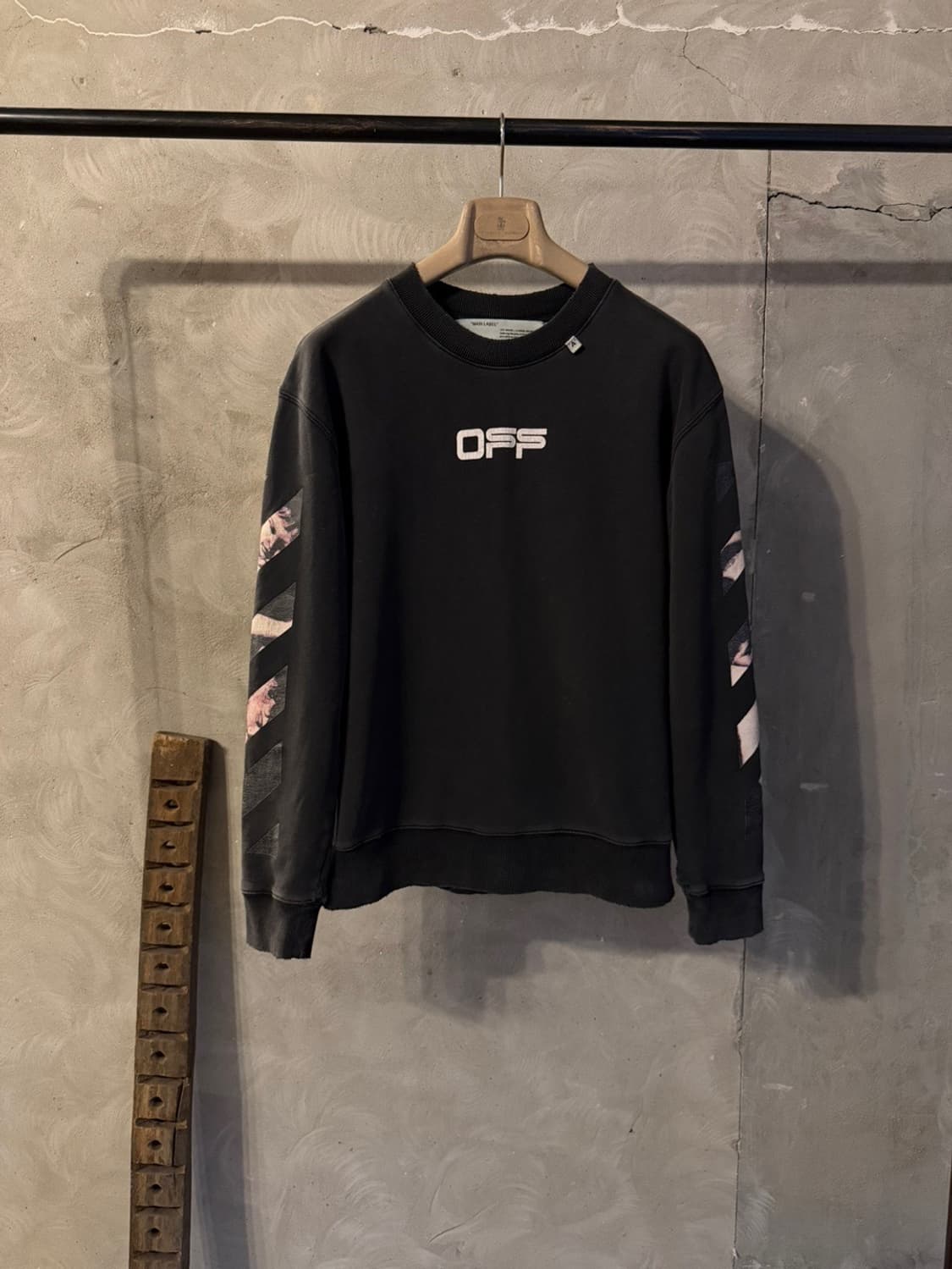 오프화이트 스웻셔츠 남성100 상품이미지1