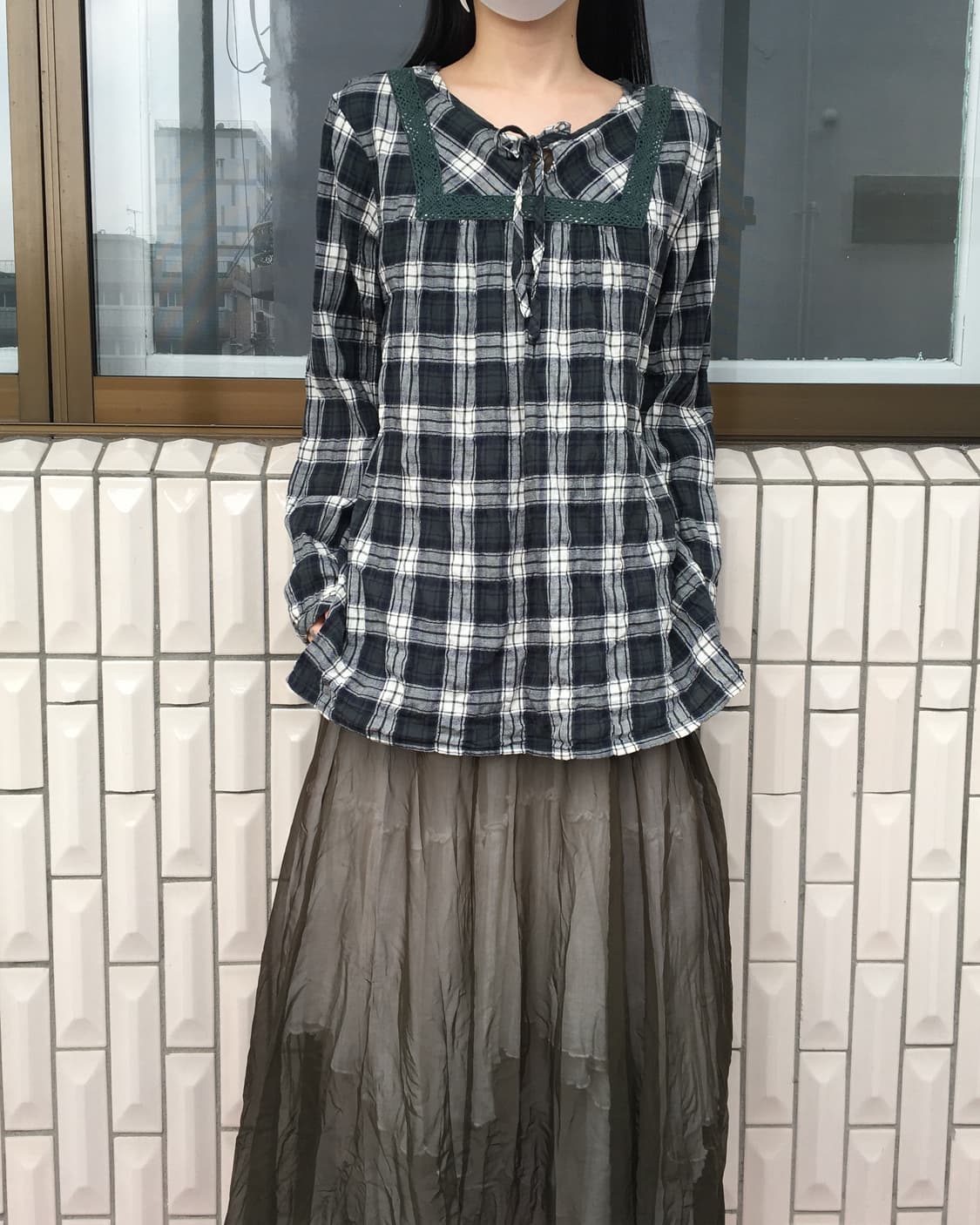Crochet trimming check pattern blouse 상품이미지1