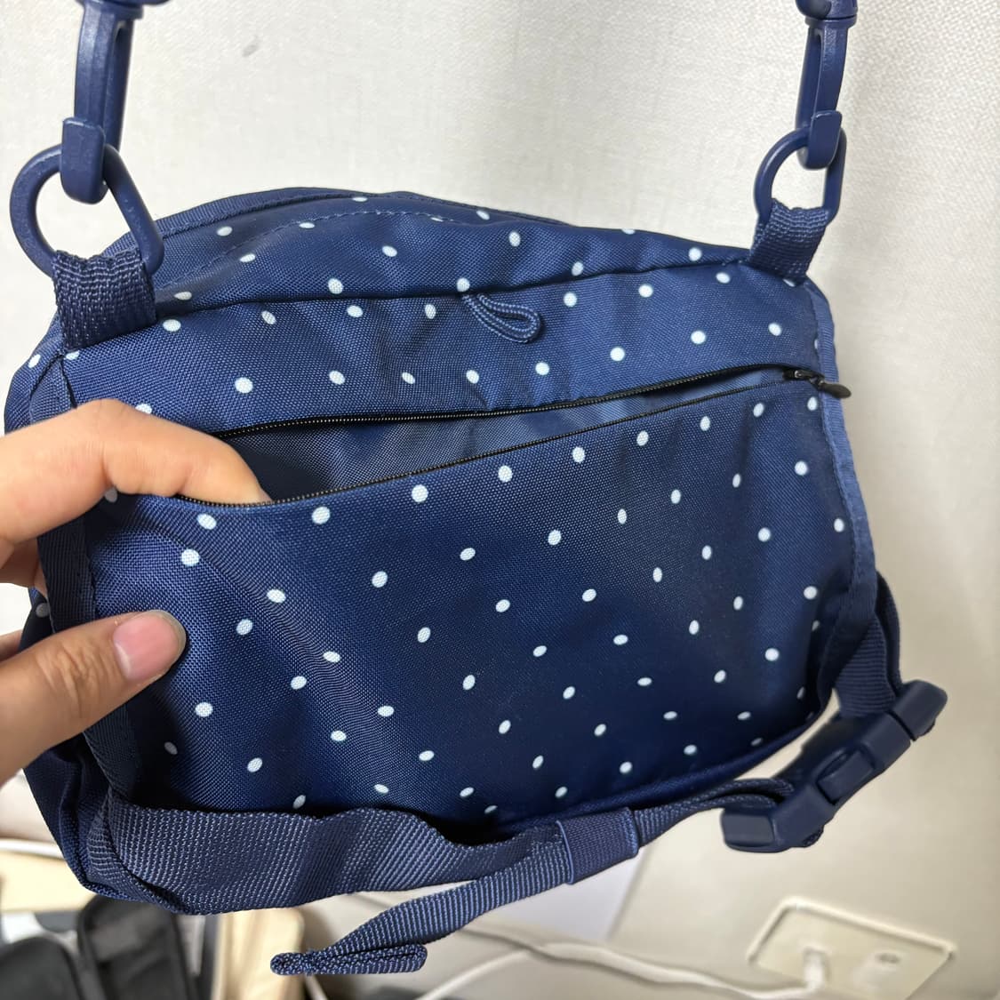 레어) 콜맨 도트 크로스백(네이비) 상품이미지10