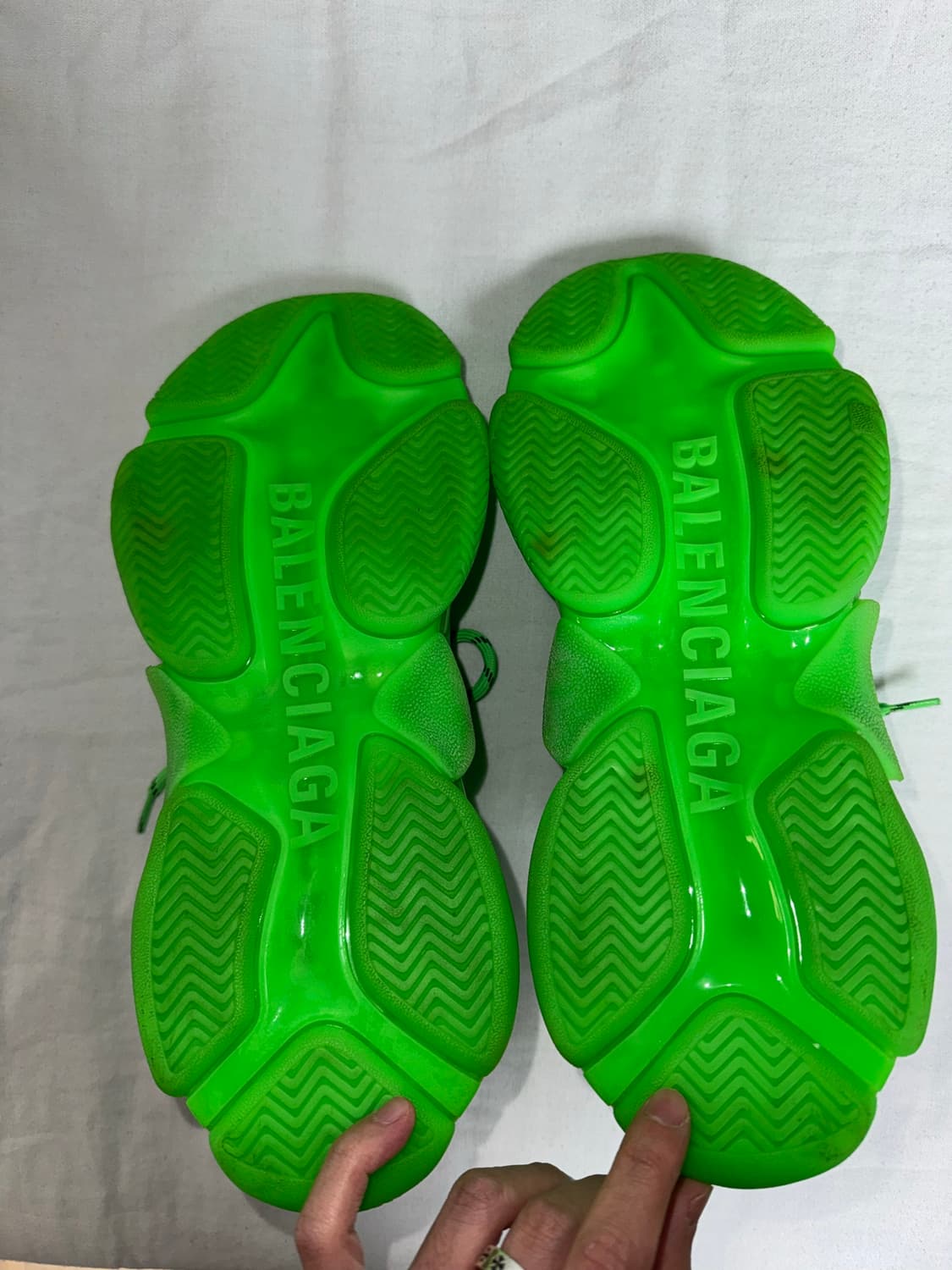 Balenciaga triple s neon fluo green 상품이미지5