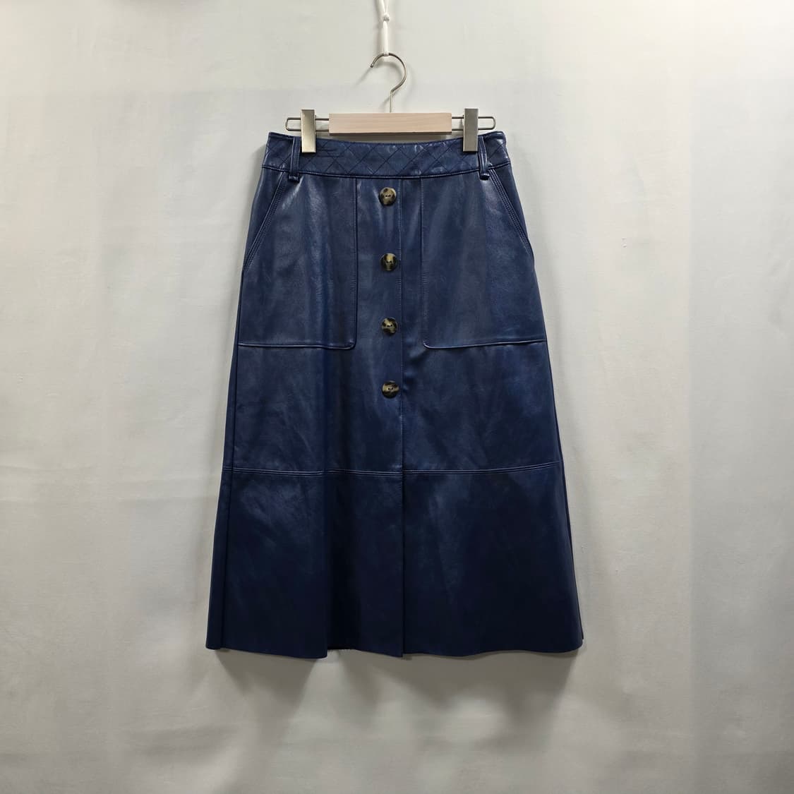 1160 보브vov 가죽느낌 미디 버튼 스커트 66 상품이미지1