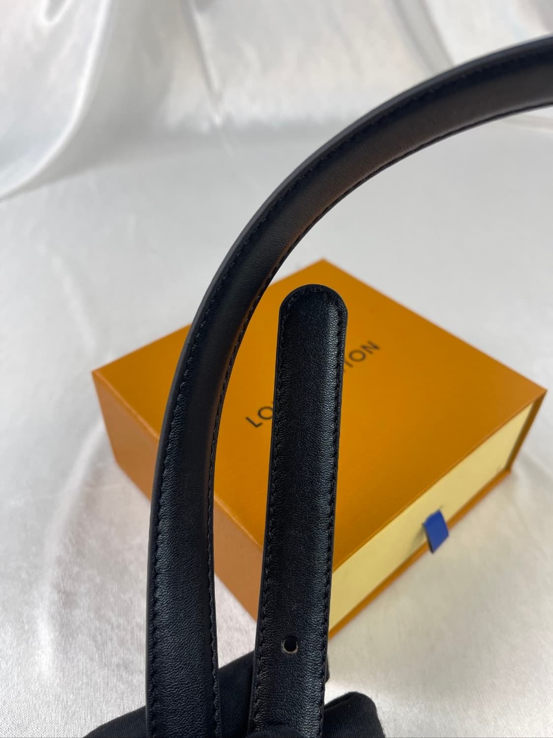 루이비통 여자 가죽벨트 화이트로고 블랙벨트 상품이미지8