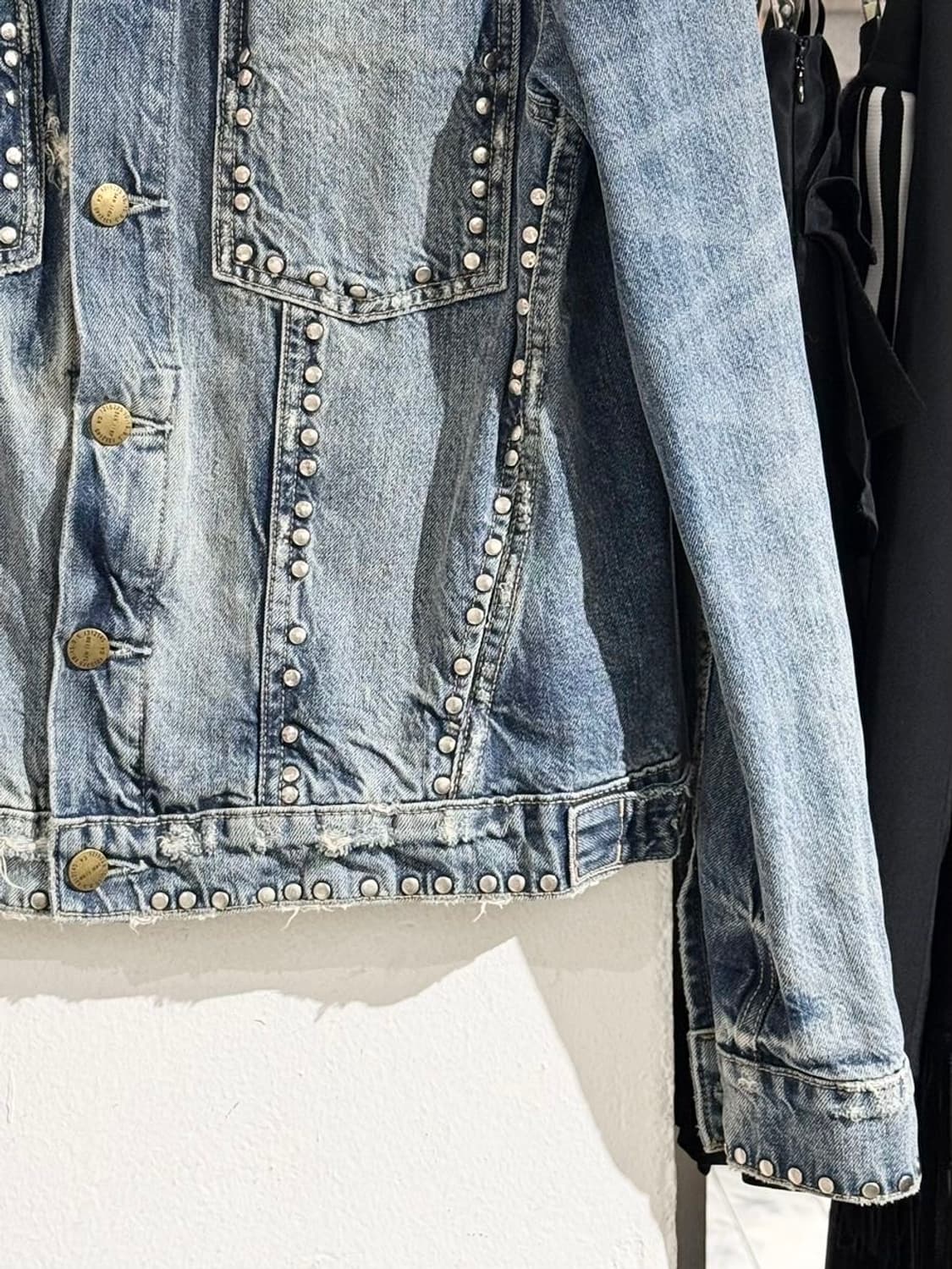 커런트 엘리엇 데님 스터드 트러커 자켓 상품이미지5