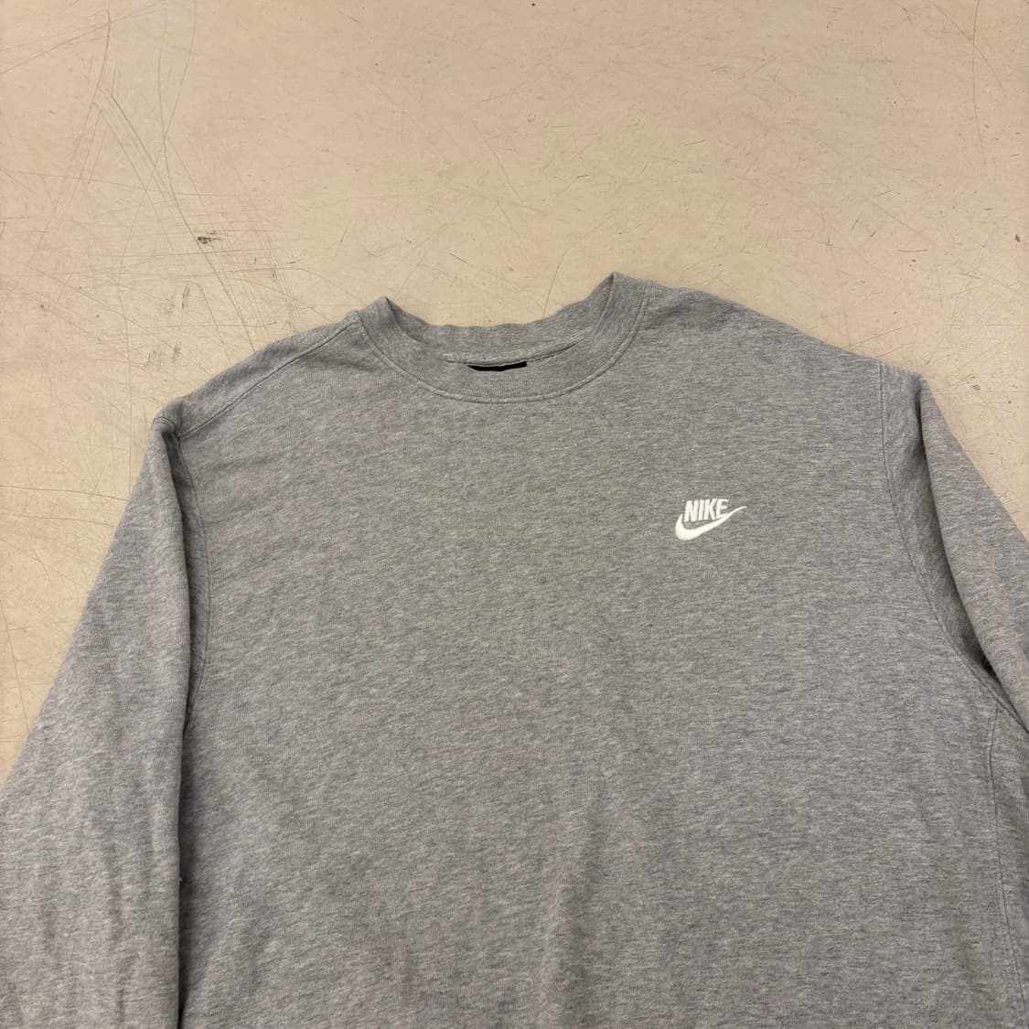 나이키 퓨추라 그레이 맨투맨 상품이미지2