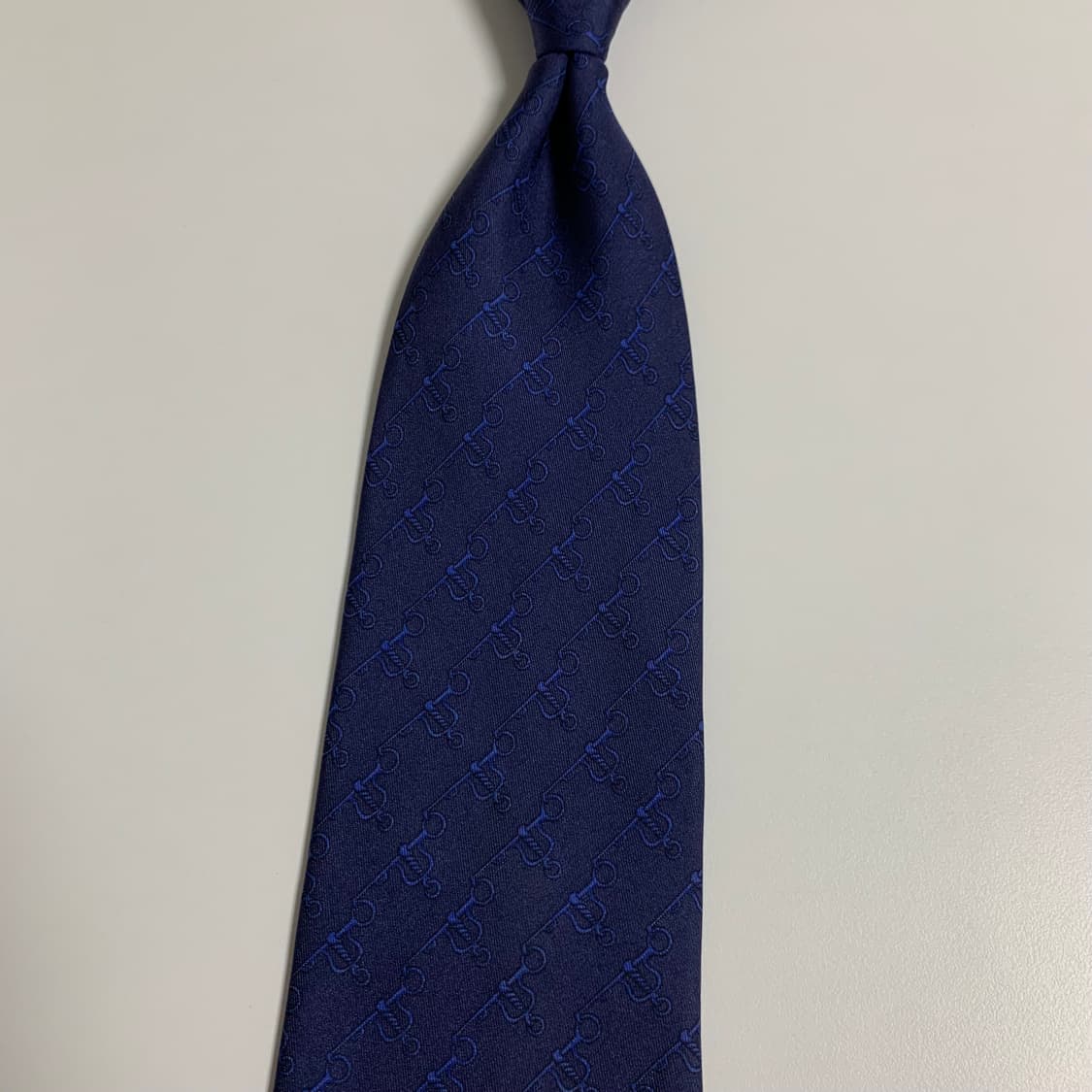 셀린느(CELINE) 기하학적패턴 100실크 명품넥타이 결혼식룩 코디 상품이미지8