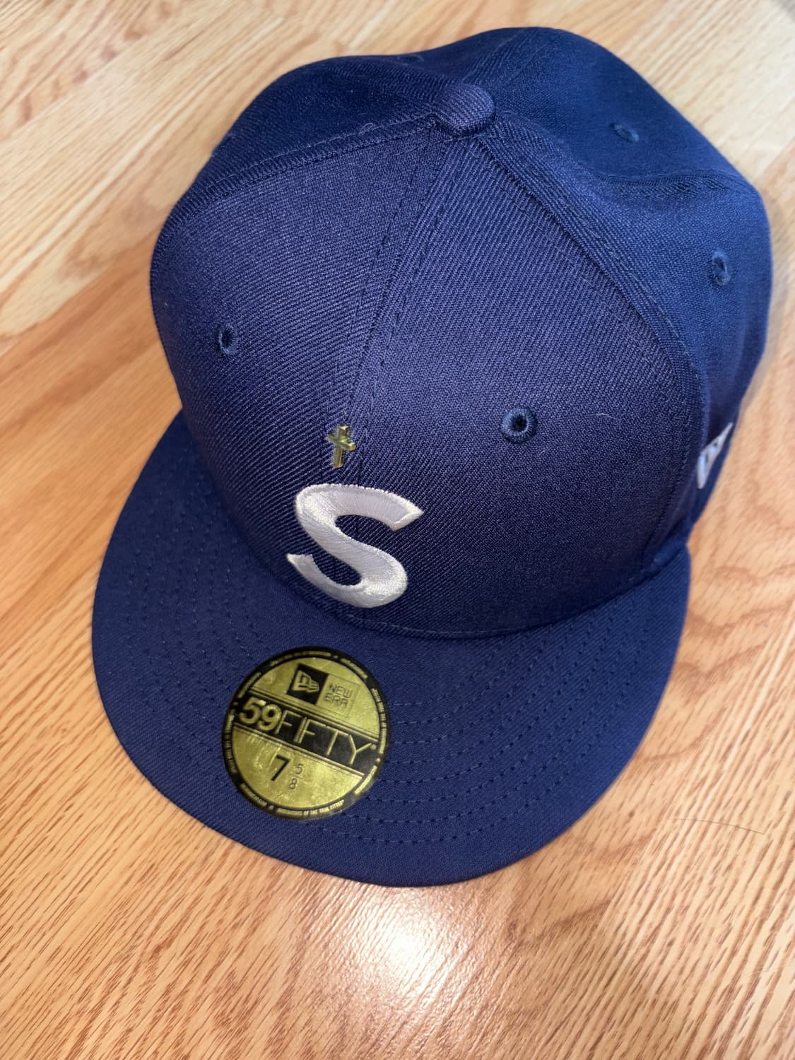 슈프림 뉴에라 골드 크로스 S로고 네이비 스냅백 상품이미지3