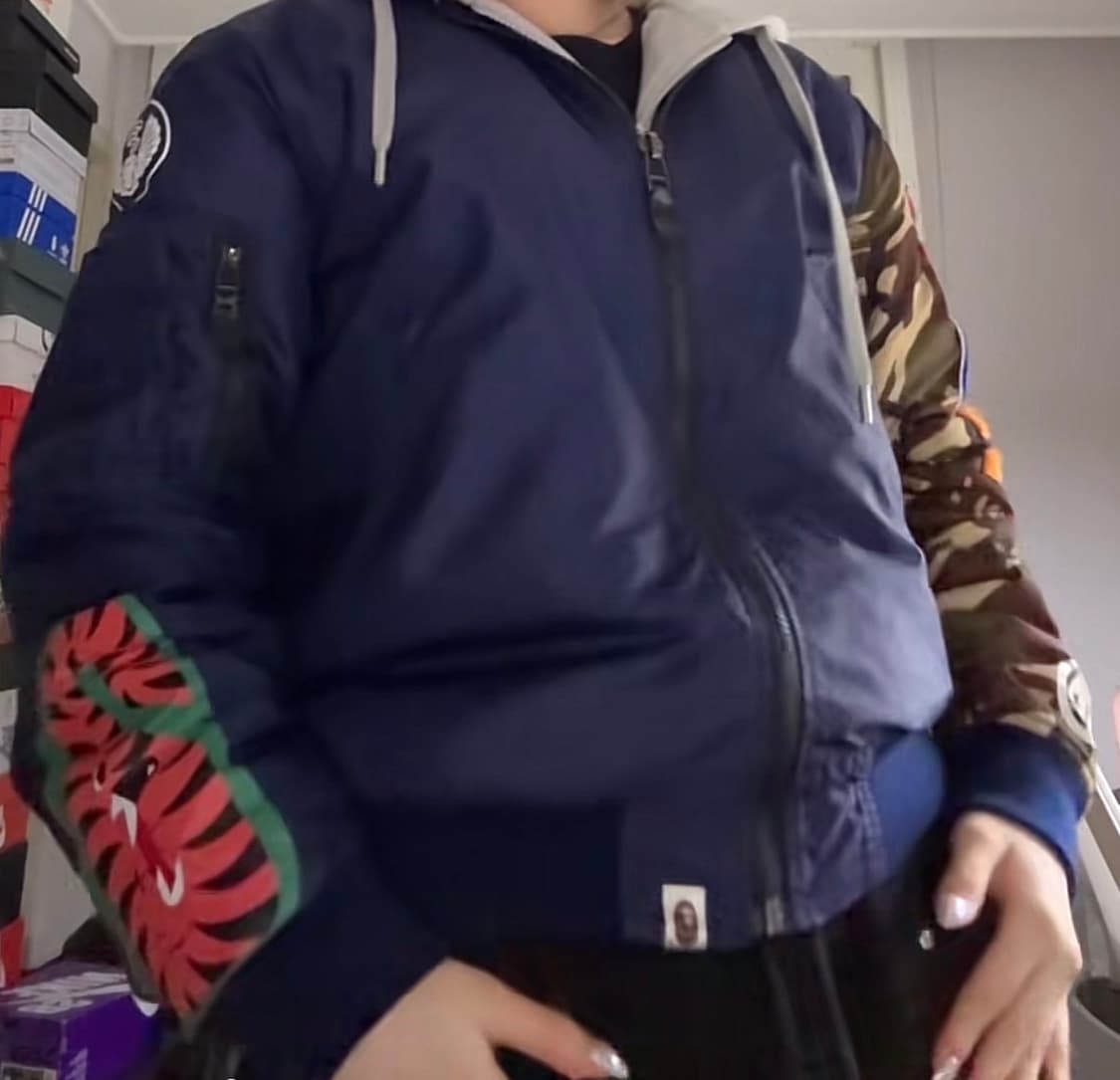 베이프 남색 항공점퍼 구해요 상품이미지1