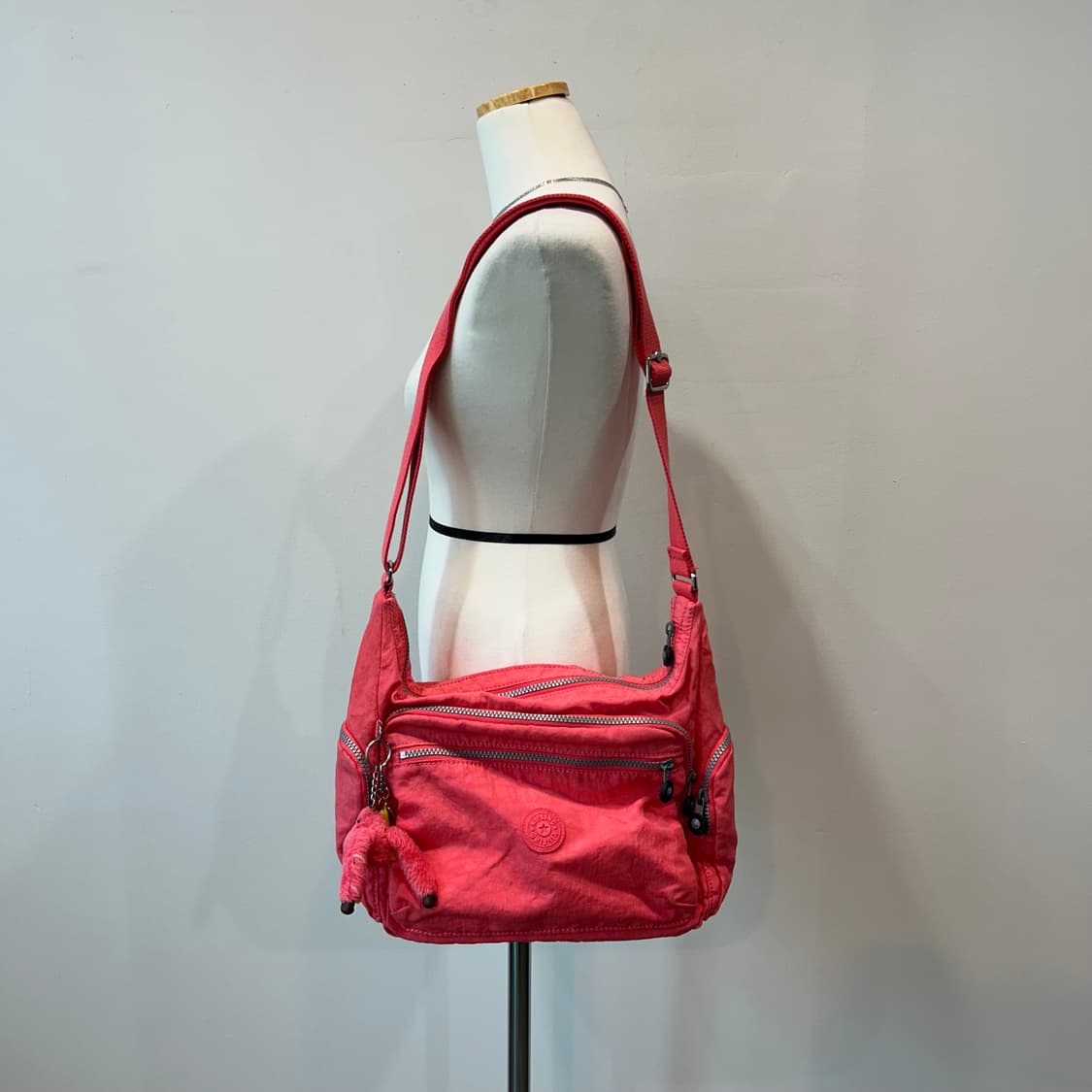 키플링 핑크 크로스백 상품이미지1