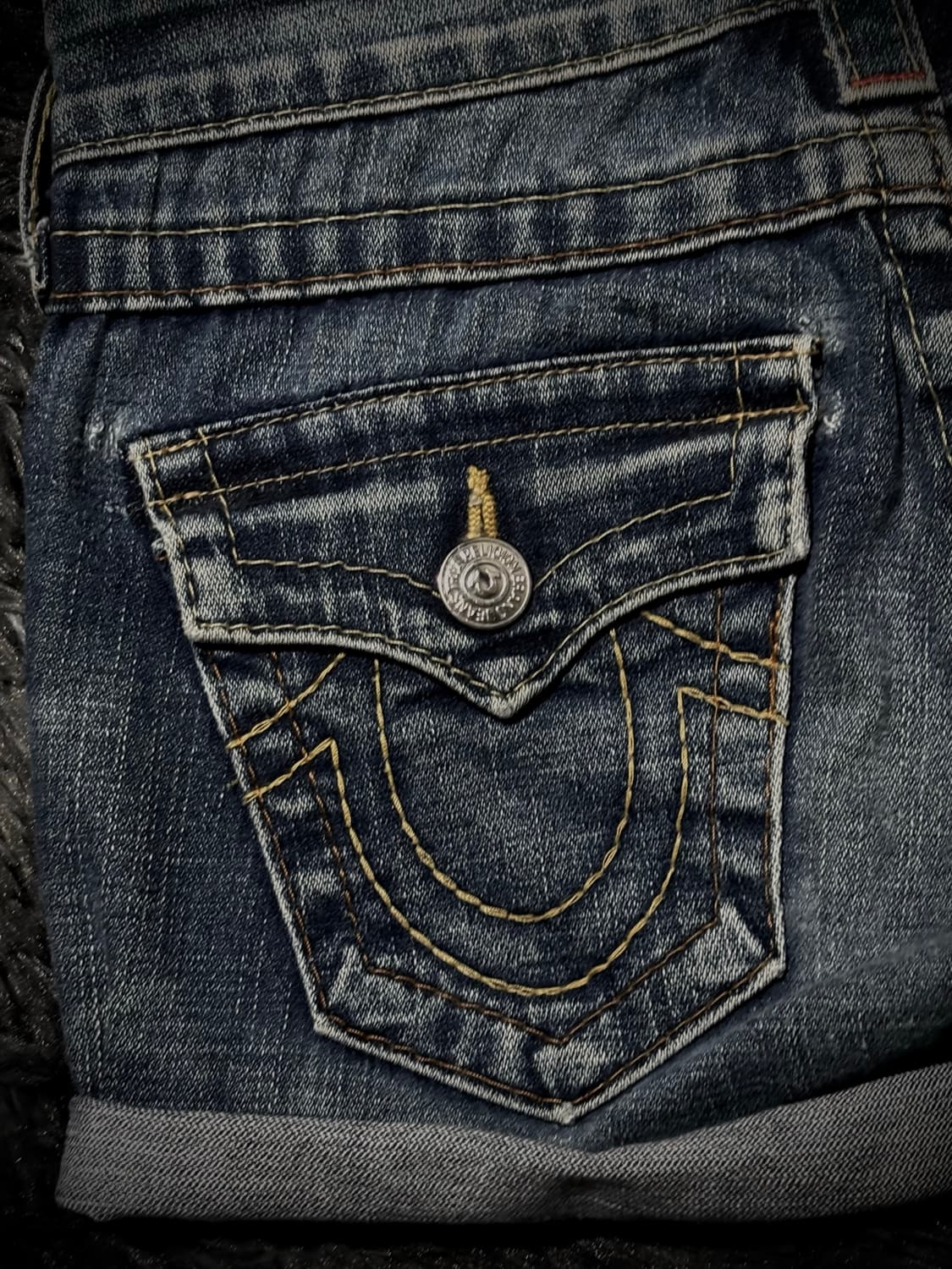 True Religion 포켓 스티치 디테일 워싱 데님 숏팬츠 상품이미지8