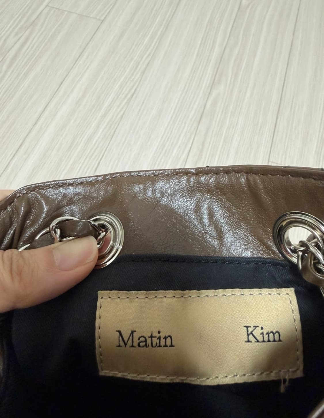 마뗑킴 스터드 미니 퀄팅 버킷백 브라운 상품이미지7