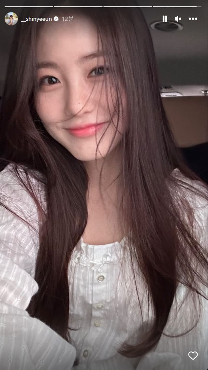 에즈이프캘리 블라우스 신예은착용 상품이미지6