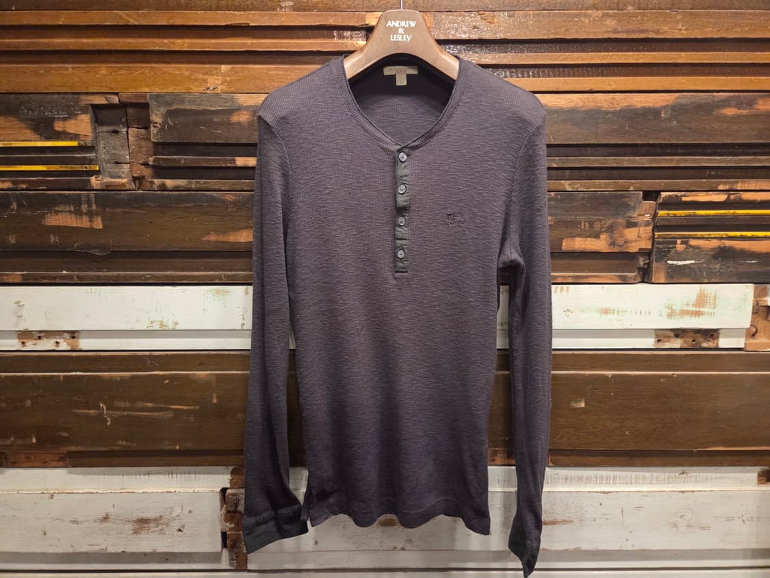 버버리 헨리넥 티셔츠 상품이미지1