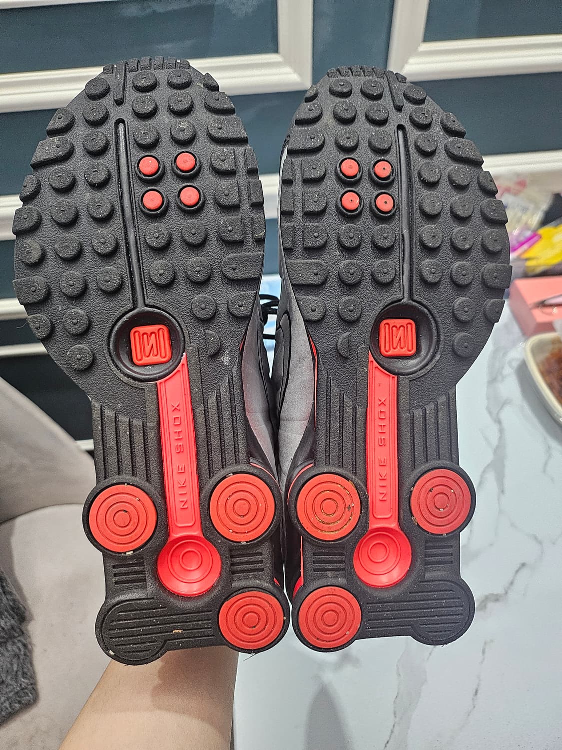 나이키 샥스 R4 블랙 라이트 크림슨 245 상품이미지4