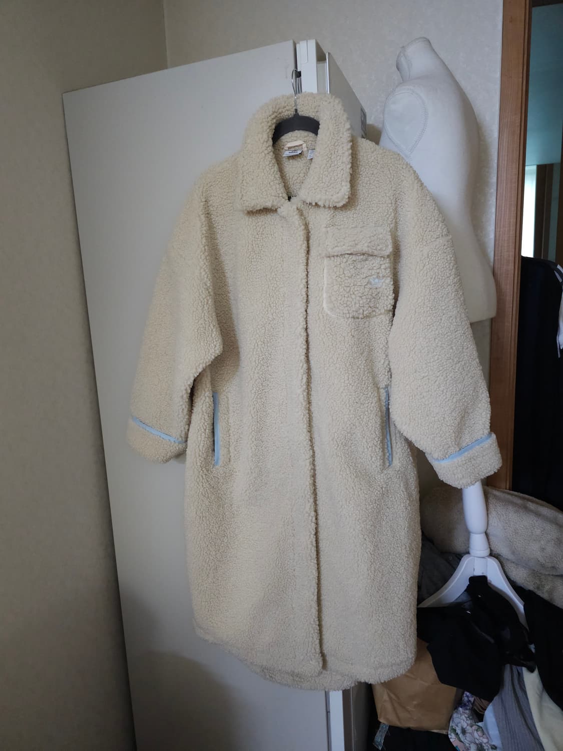 아디다스 쉐르파 롱 뽀글이 코트 상품이미지3