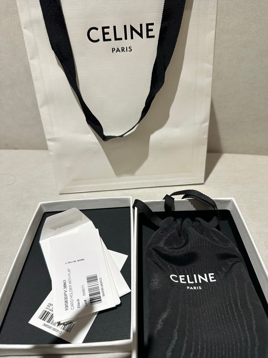 셀린느 플랩 트리옹프 카드 지갑 샤이니 카프스킨 상품이미지2