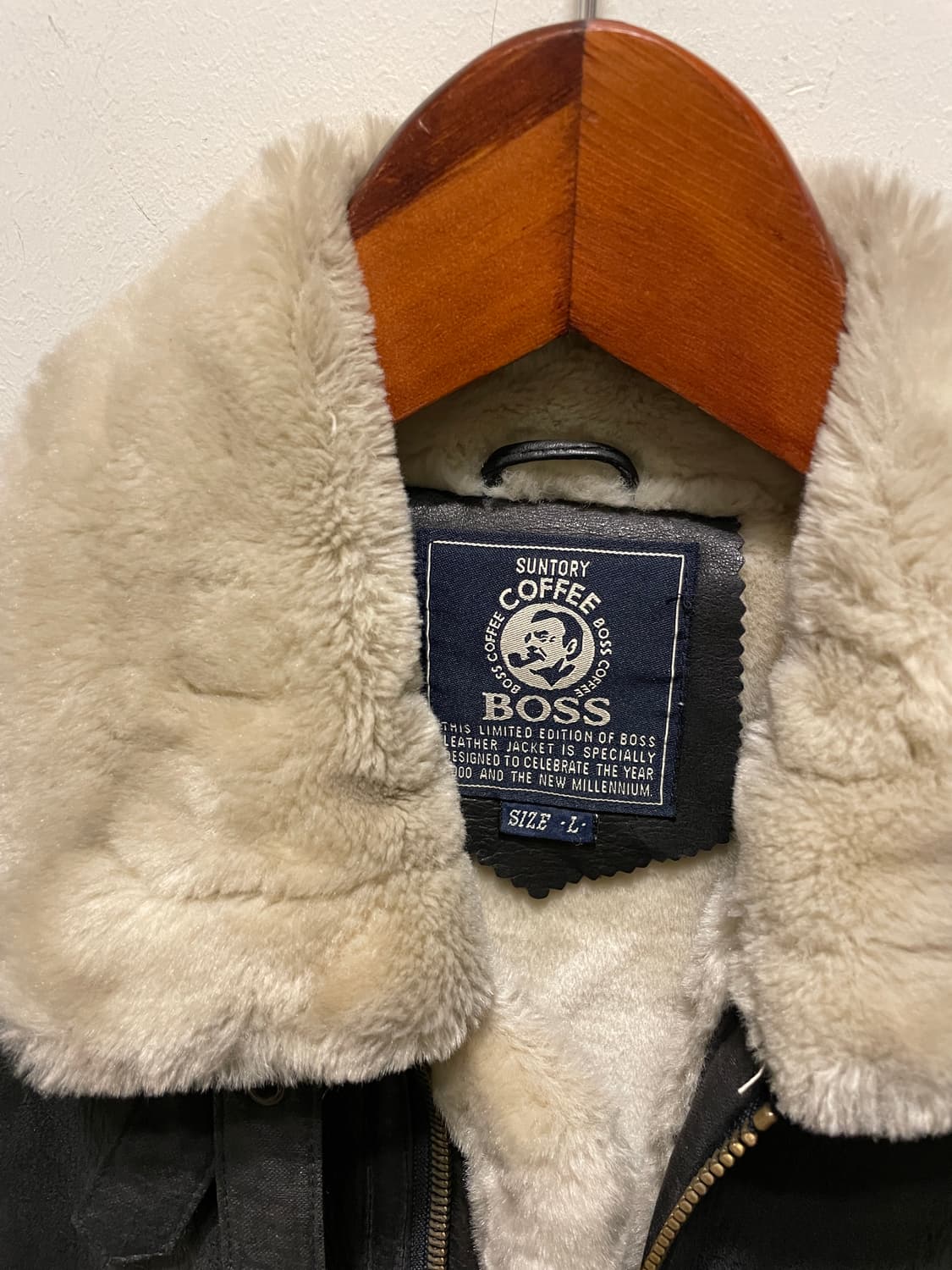 산토리 BOSS 커피 레더 무스탕 B3 자켓 M 상품이미지4