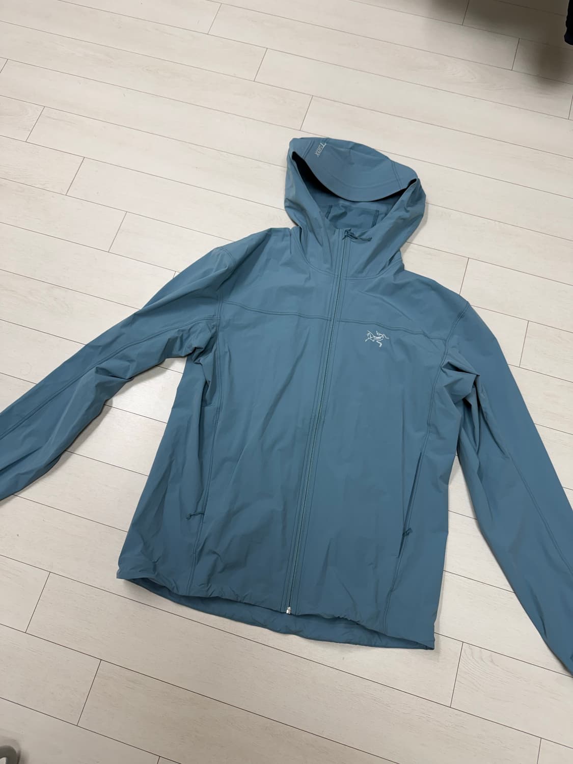 아크테릭스 감마 라이트웨이트 M 사이즈 솔레스 색상  상태 9.9/10  상품이미지1