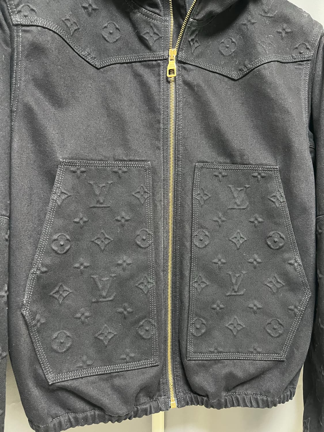 [정품] 백화점판 / 48 루이비통 모노그램 데님 후드 자켓 블랙 상품이미지5