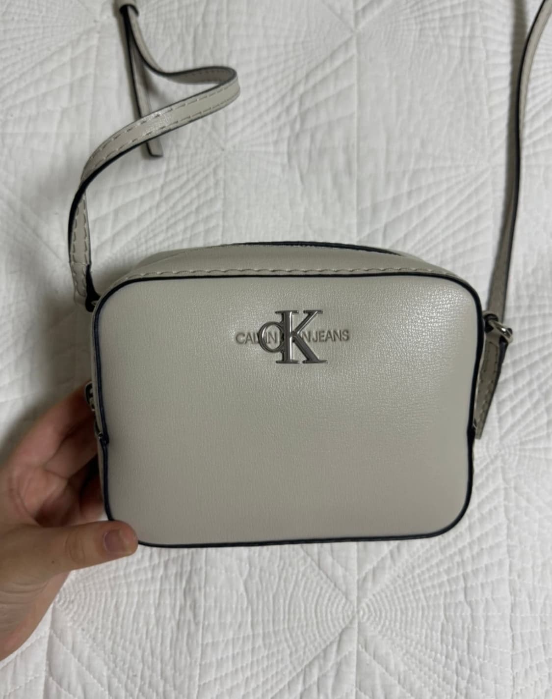 캘빈클라인 CK 로고 크로스백 가방 [새상품급] 상품이미지1