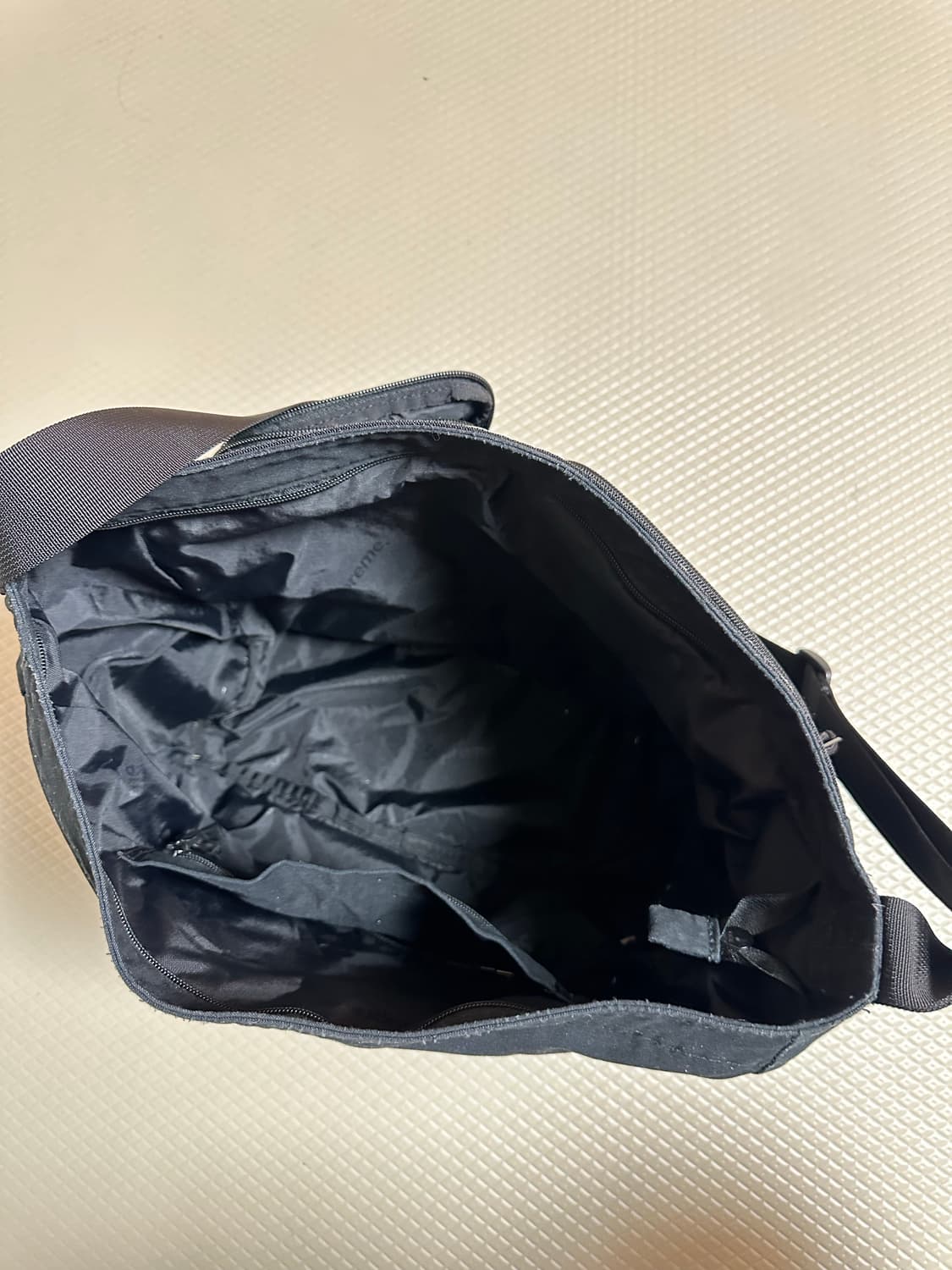 슈프림 필드 메신저백 상품이미지3