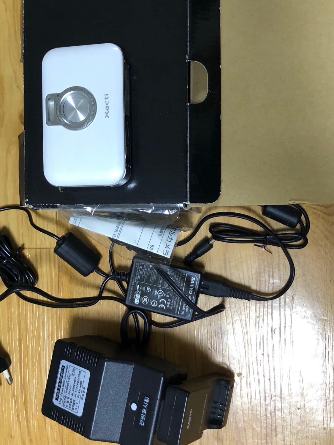 산요작티 E6 풀박스 (상태좋음, 디카+캠코더 다되는 기기) 상품이미지1