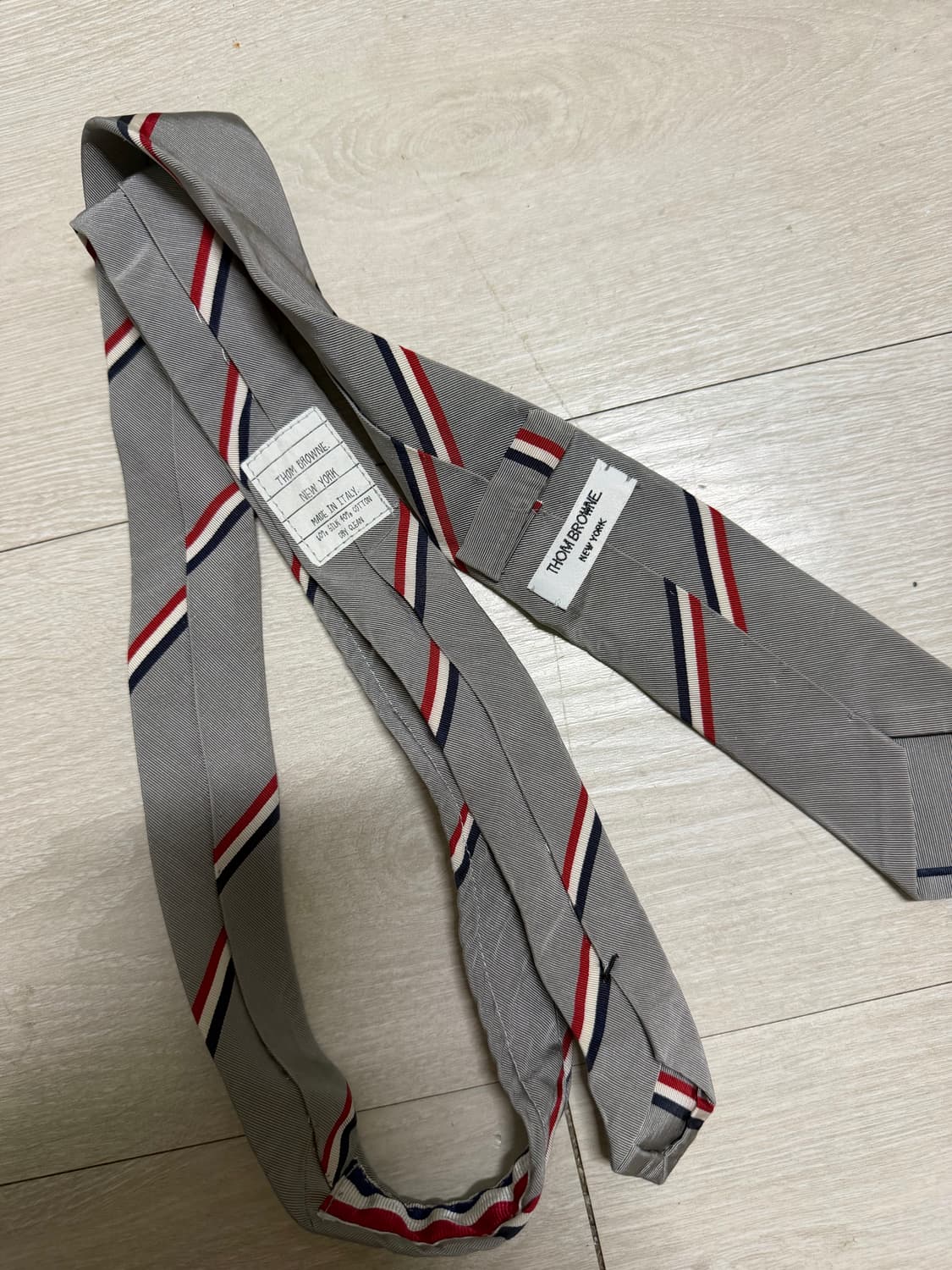 톰브라운 그레이 삼선 타이 넥타이 팝니다 상품이미지2