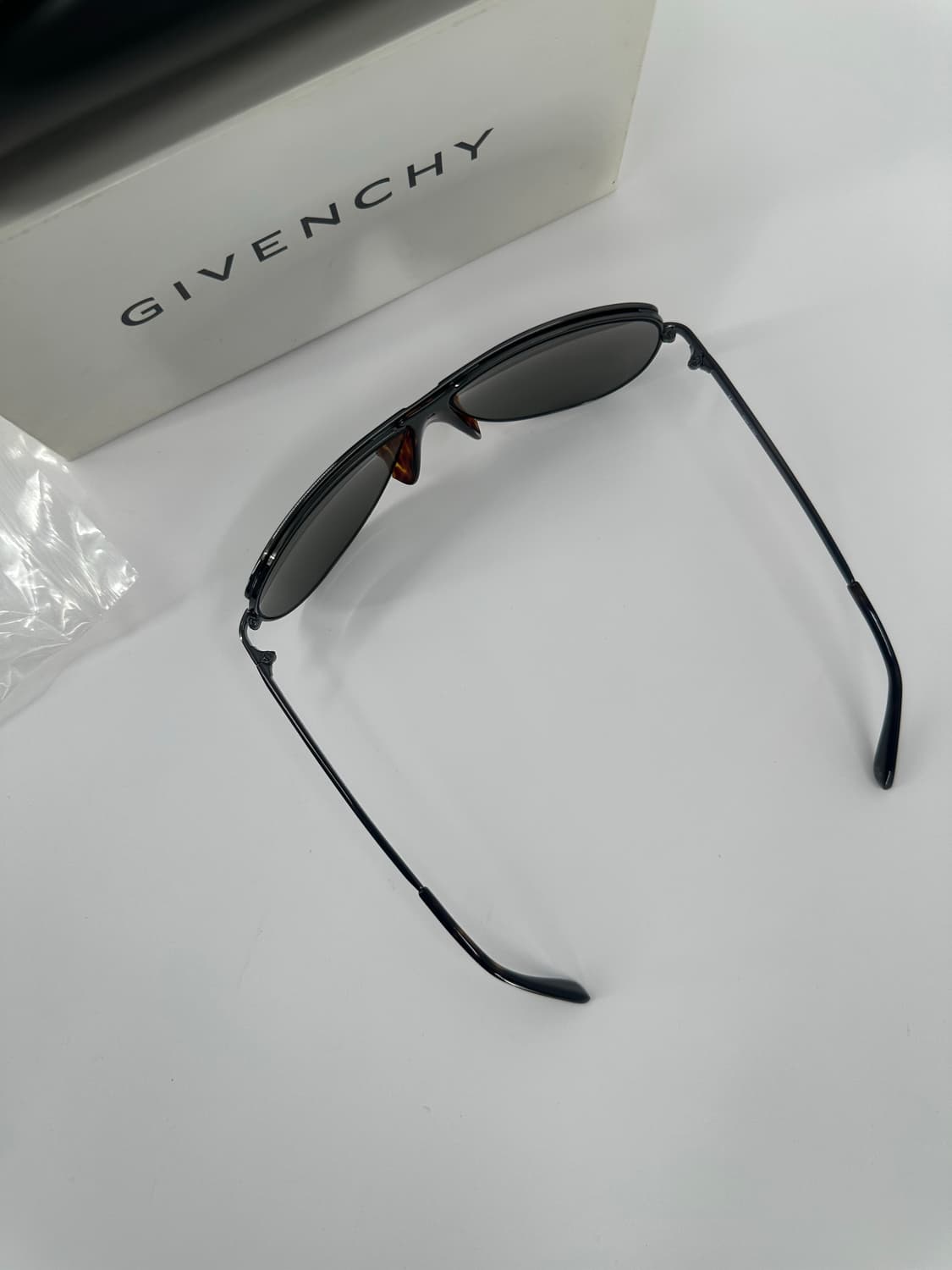 [새상품 무료배송] 정품 지방시 Made in Italy 선글라스 상품이미지4