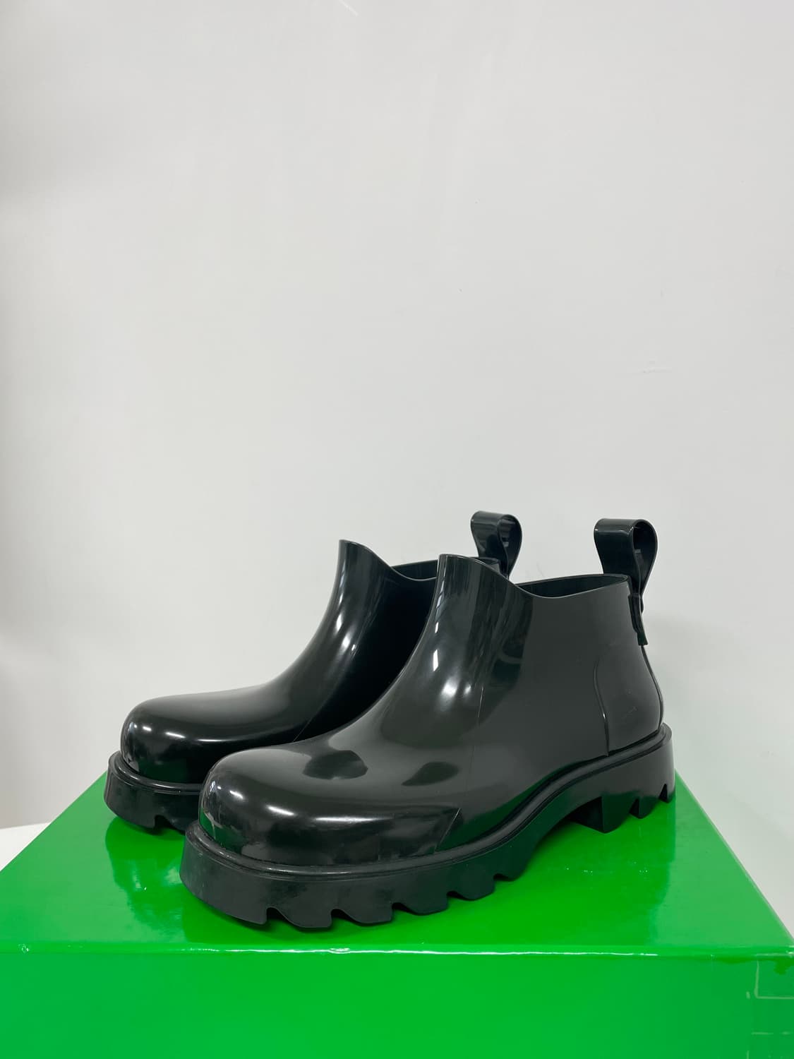 새상품 보테가 베네타 스트라이드 샤이니 러버 앵클 부츠 장화 보틀 그린 상품이미지6