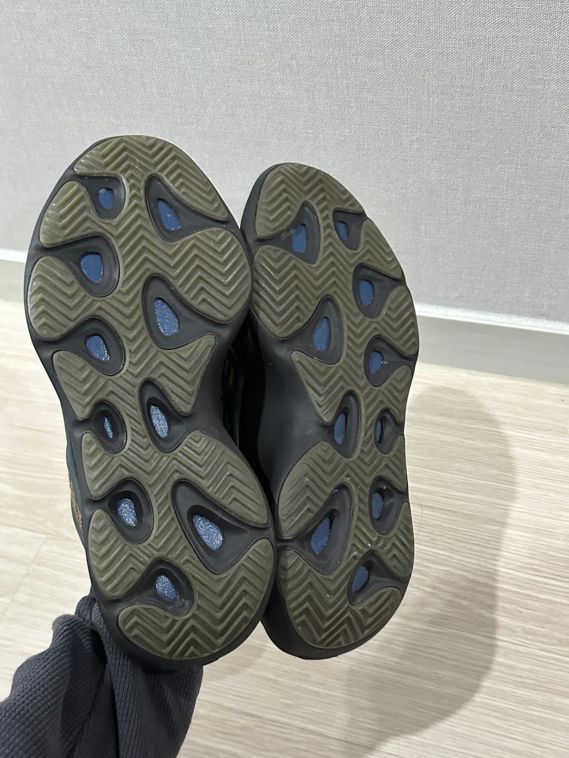 yeezy 700 v3 클레이브라운  상품이미지7