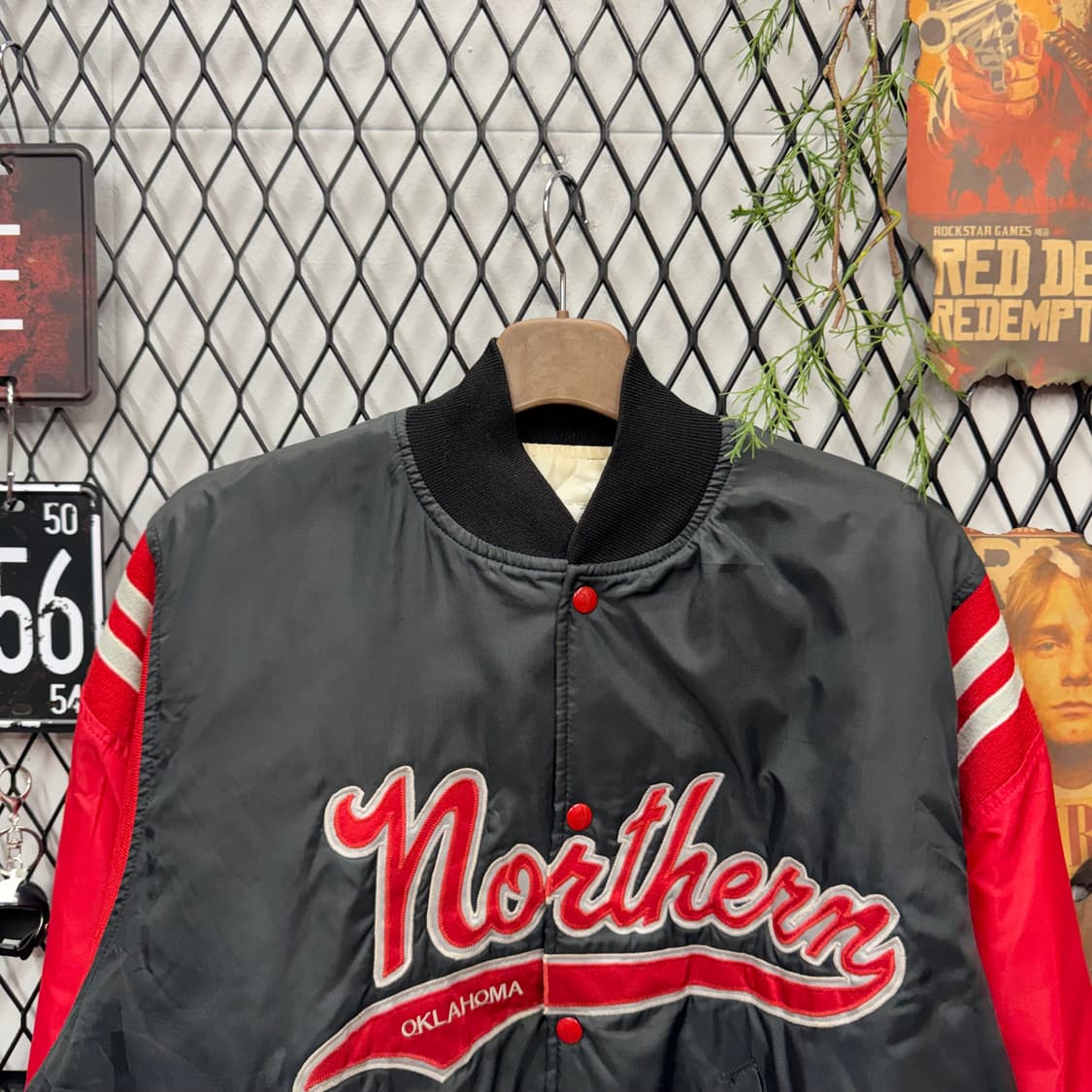 90s USA VINTAGE 바시티 자켓 자수 포인트 블랙 레드 배색 상품이미지3