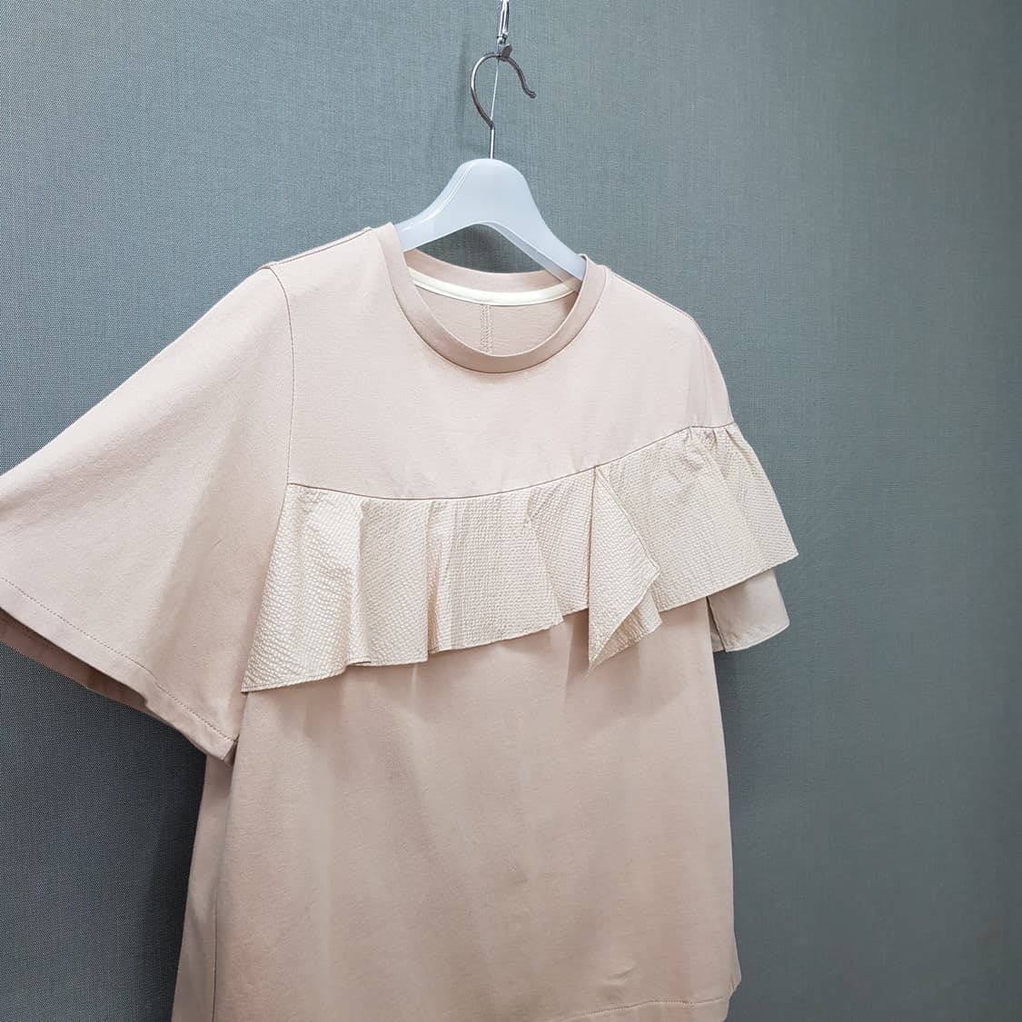 한섬 SJSJ 2021 프릴 배색 티블라우스 F사이즈 상품이미지3