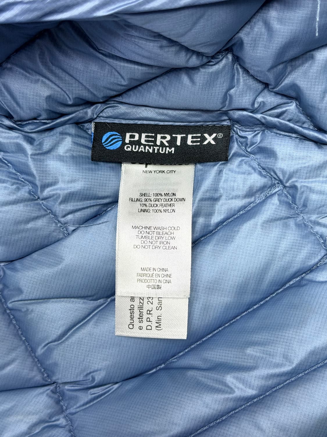 슈프림 22SS 스펠아웃 퀼티드 다운 자켓 슬레이트 색상 상품이미지7