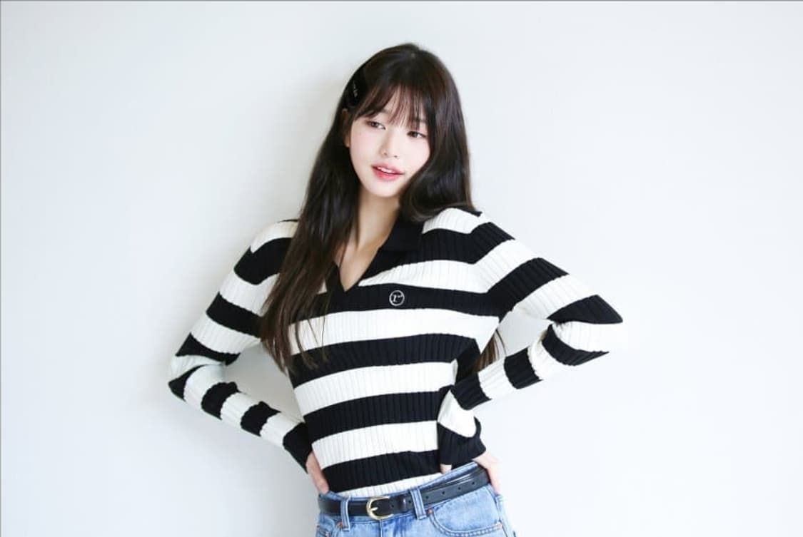 로라로라 22FW 장원영 스트라이프 카라넥 니트 Free 상품이미지1