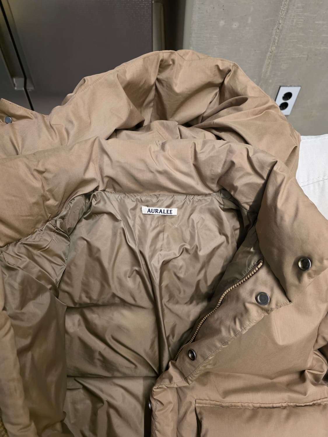 오라리 19fw 브라운 패딩 상품이미지4