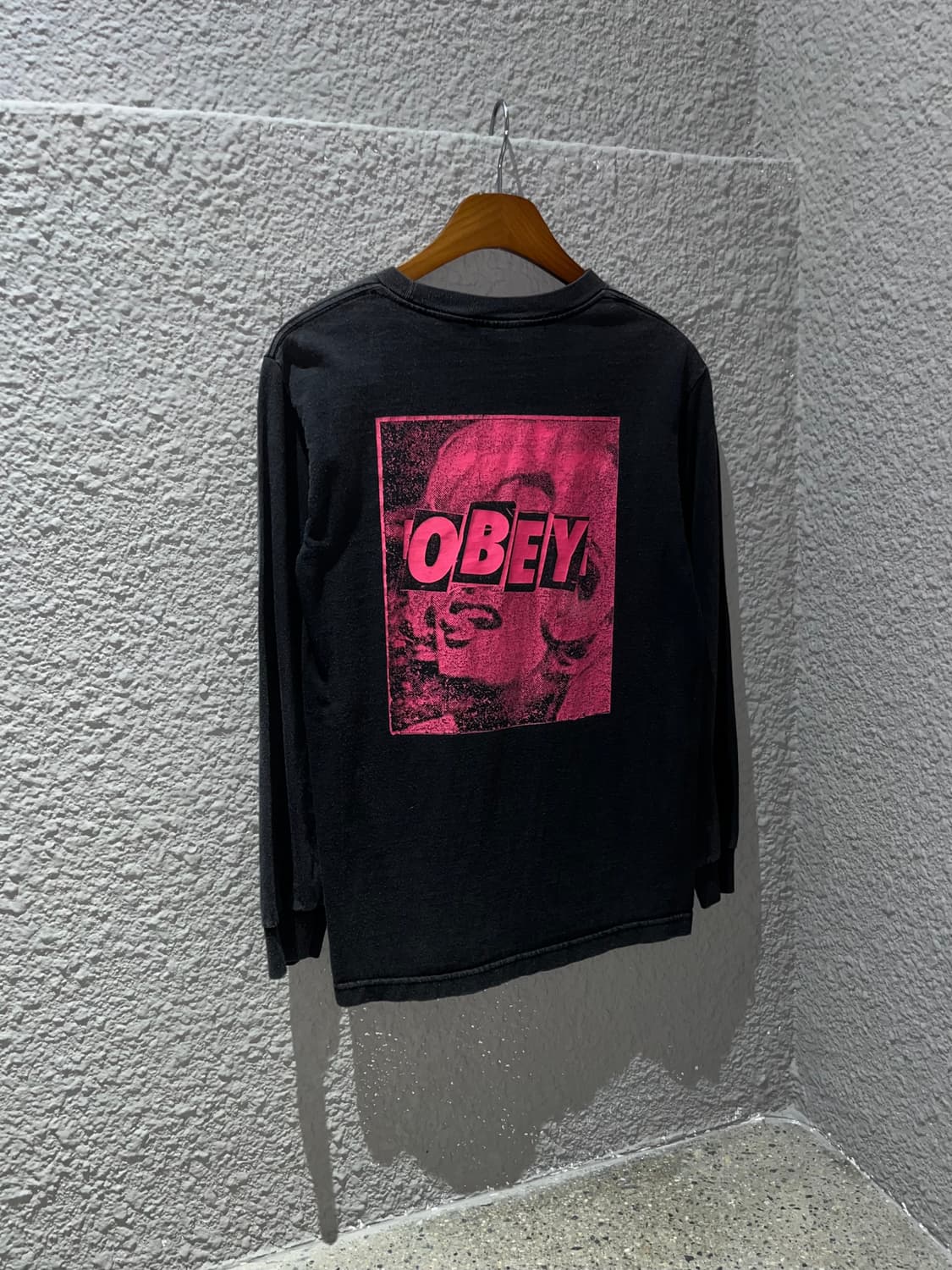 오베이 백 프린팅 롱슬리브 상품이미지1