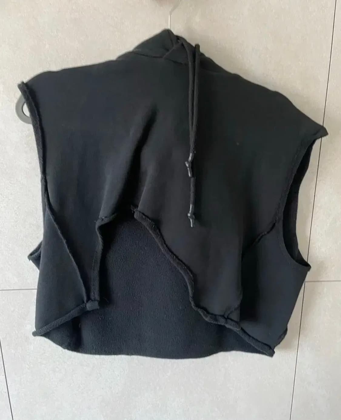 The ilma 크롭 후디 베스트 M 상품이미지1