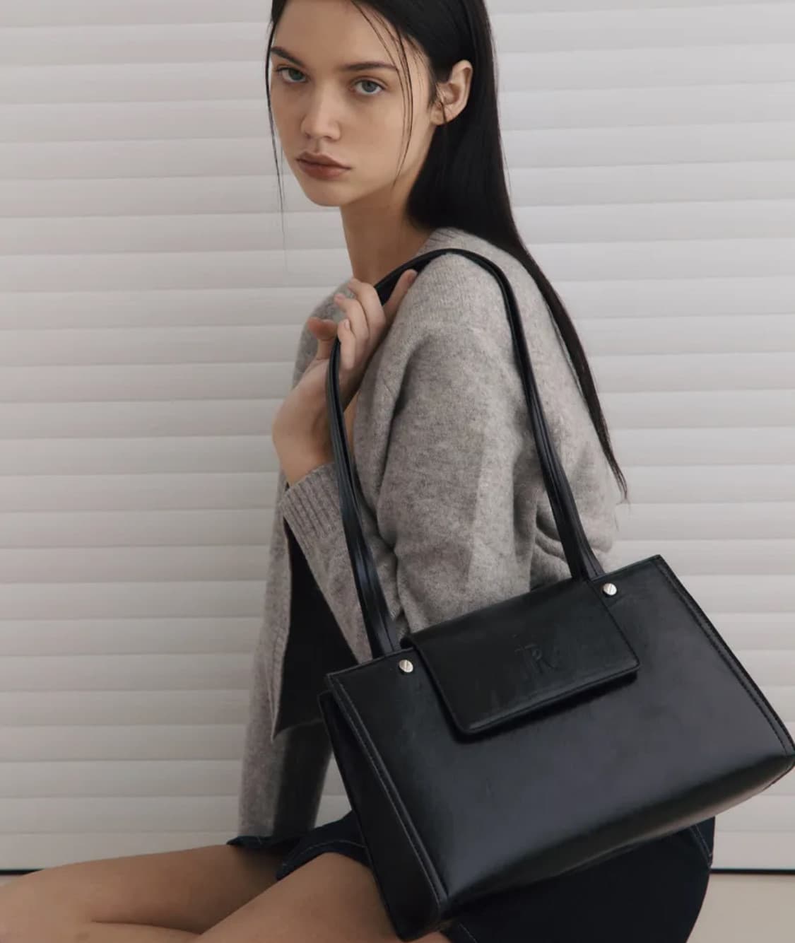 레더리 볼티드 스퀘어 숄더백 [BLACK] 상품이미지2