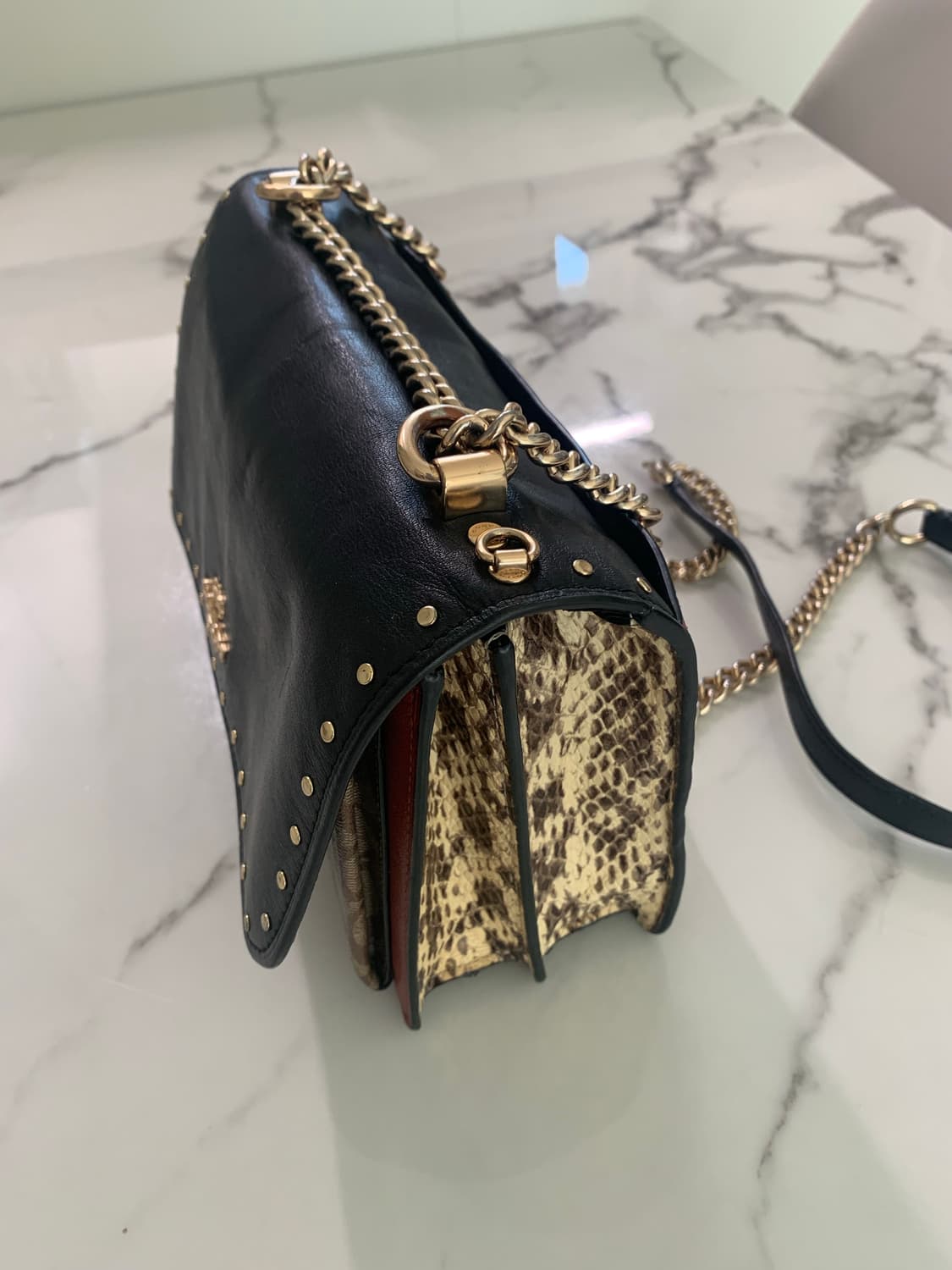 코치 블랙 체인 크로스백 상품이미지2