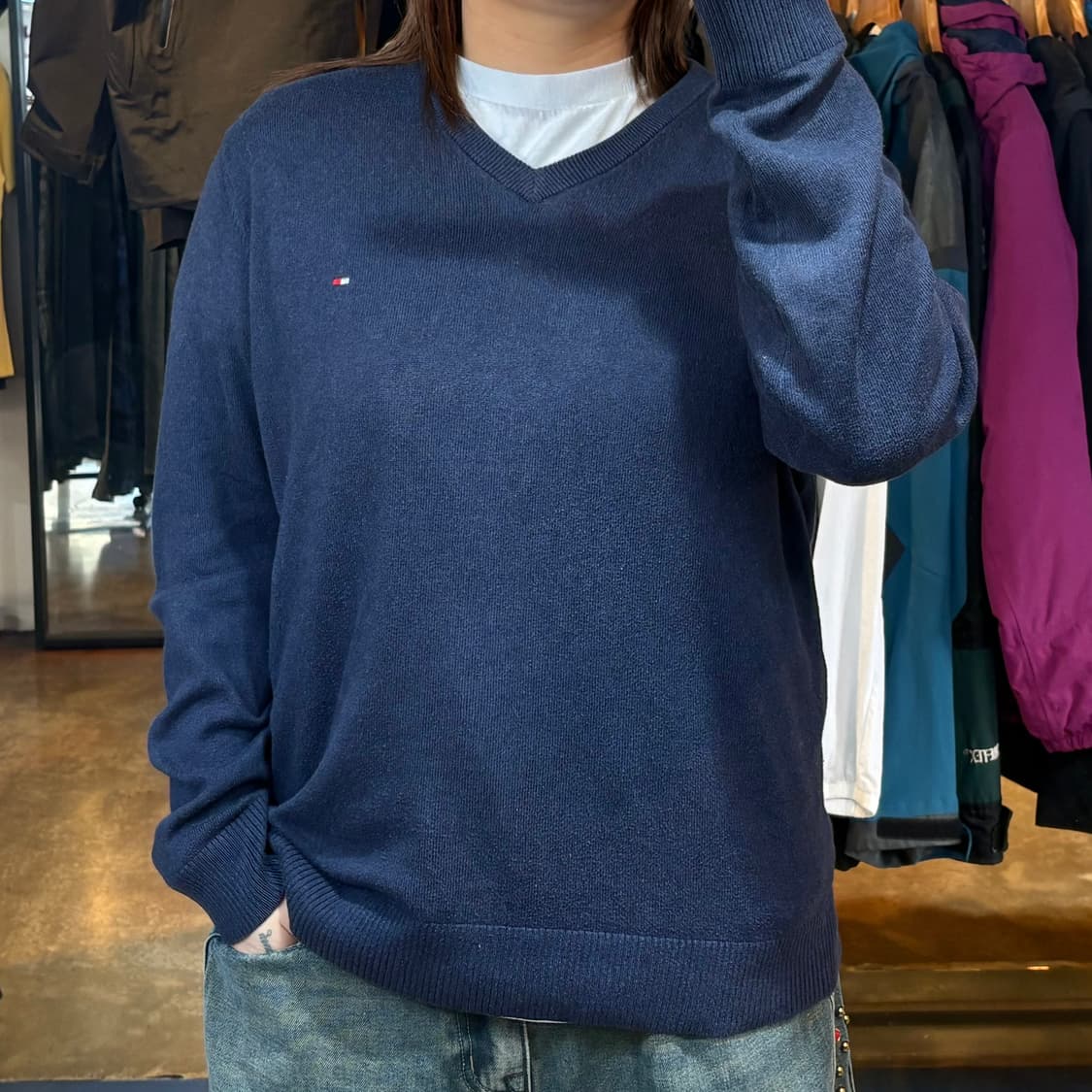 타미힐피거 네이비 브이넥 니트 상품이미지1