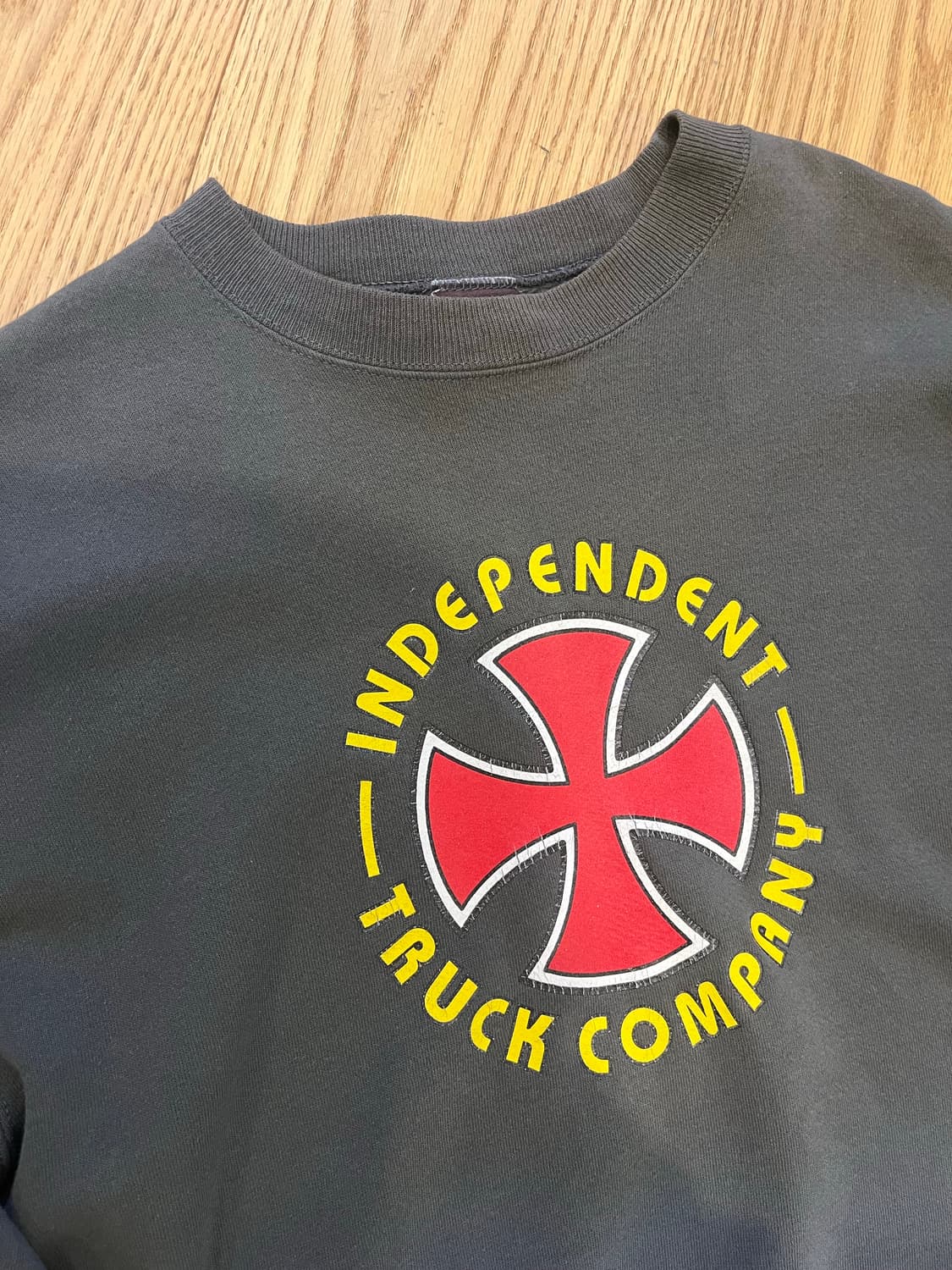 인디펜던트 트럭 스웻 차콜그레이 상품이미지2