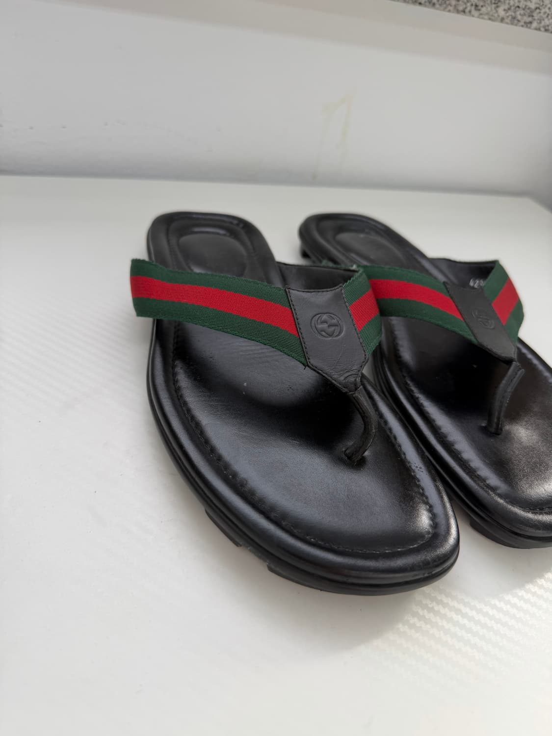 정품) 구찌 남성 삼선 블랙 레더 쪼리 7.5(265) 상품이미지3