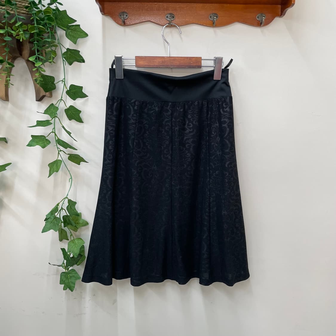 오네갸루 쿠로펑크 블랙 다마스크 패턴 플레어 미디 스커트 🏠 상품이미지4