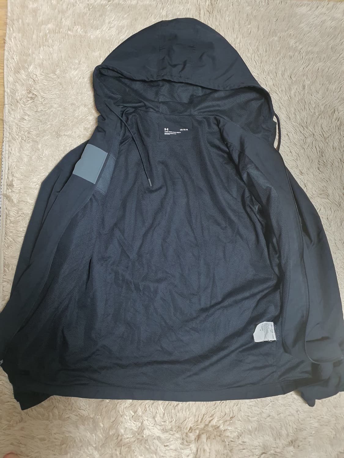 언더아머 바람막이 상태좋고깨끗해요 사이즈 100 상품이미지2