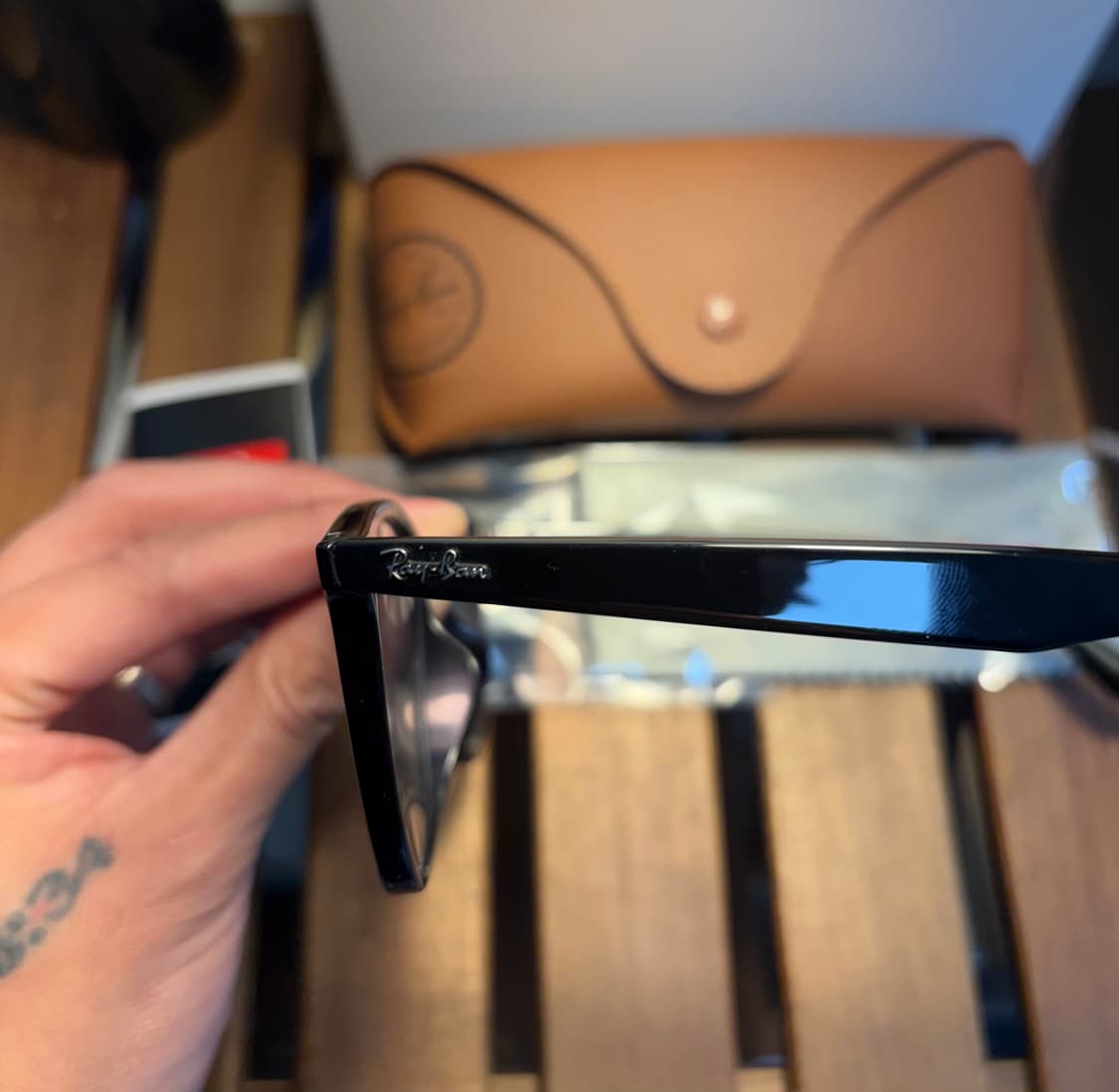 (새상품) 레이벤 RB4258F 601/71 52사이즈 판매합니다. 상품이미지5