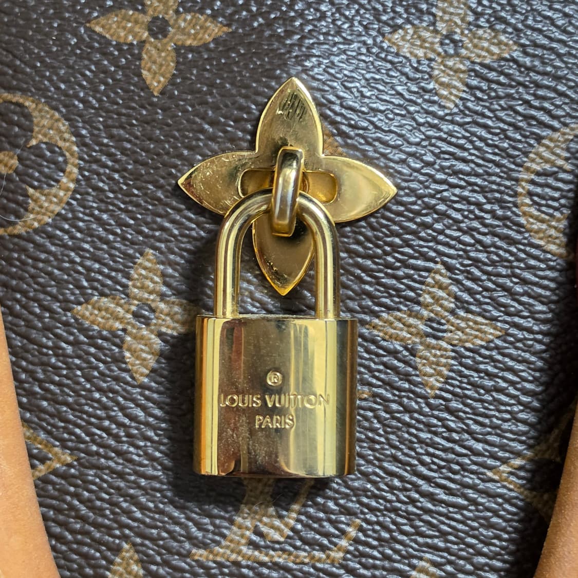 루이비통 모노그램 플라워 지퍼 PM 토트백 상품이미지2