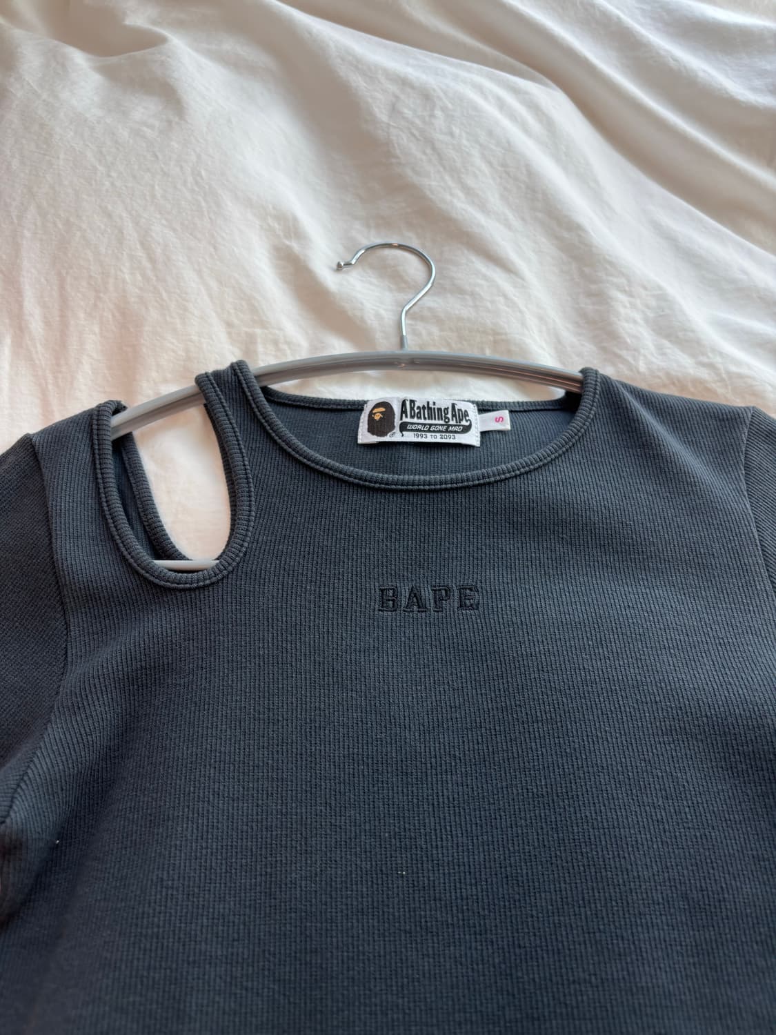 베이프 컷아웃 롱슬리브  상품이미지2