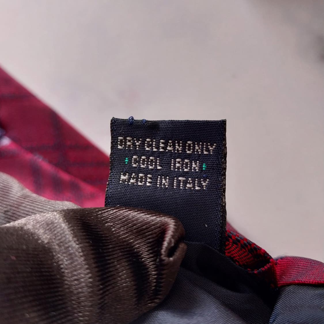 버버리 실크 와인 패턴 넥타이 9.5cm A+등급 K1390
 상품이미지10