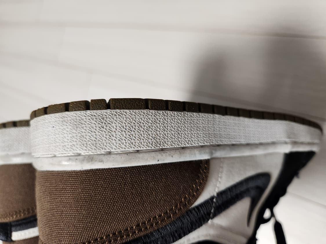 나이키 농구화 조던 1 미드 올리브 토 사이즈240

아웃솔 흰부분 생활 상품이미지6