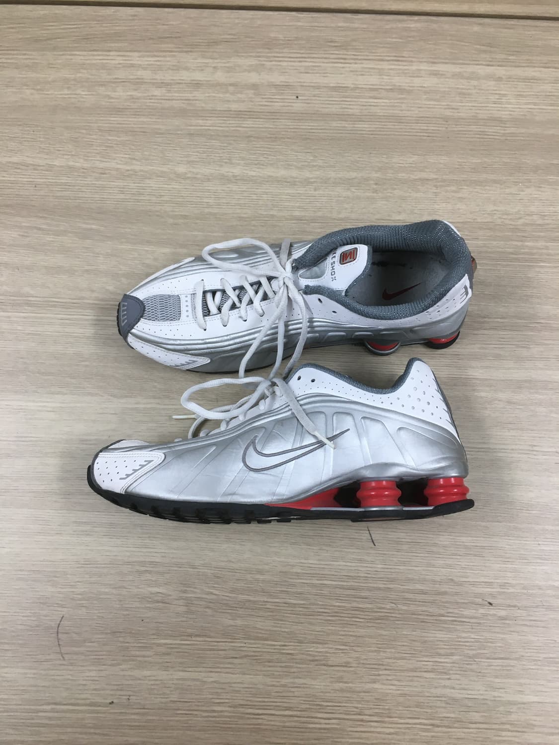 Nike Shox R4 Comet Red 샥스 실버 레드 상품이미지1